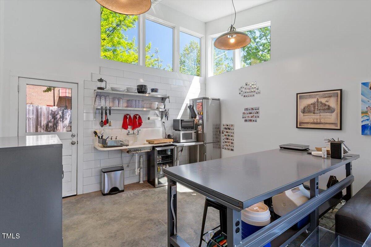 545 E Lenoir Street