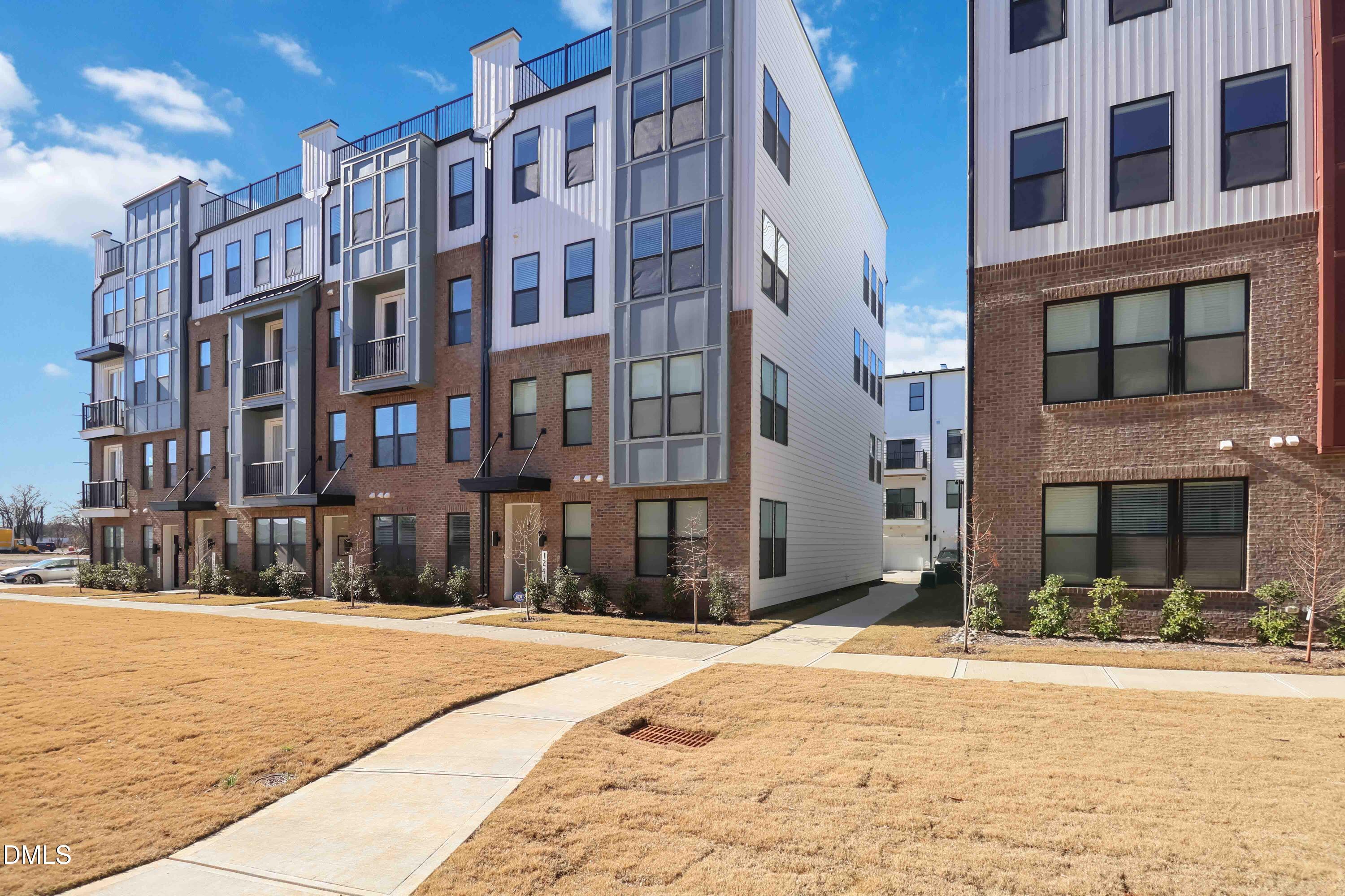 1247 Shaw View Alley