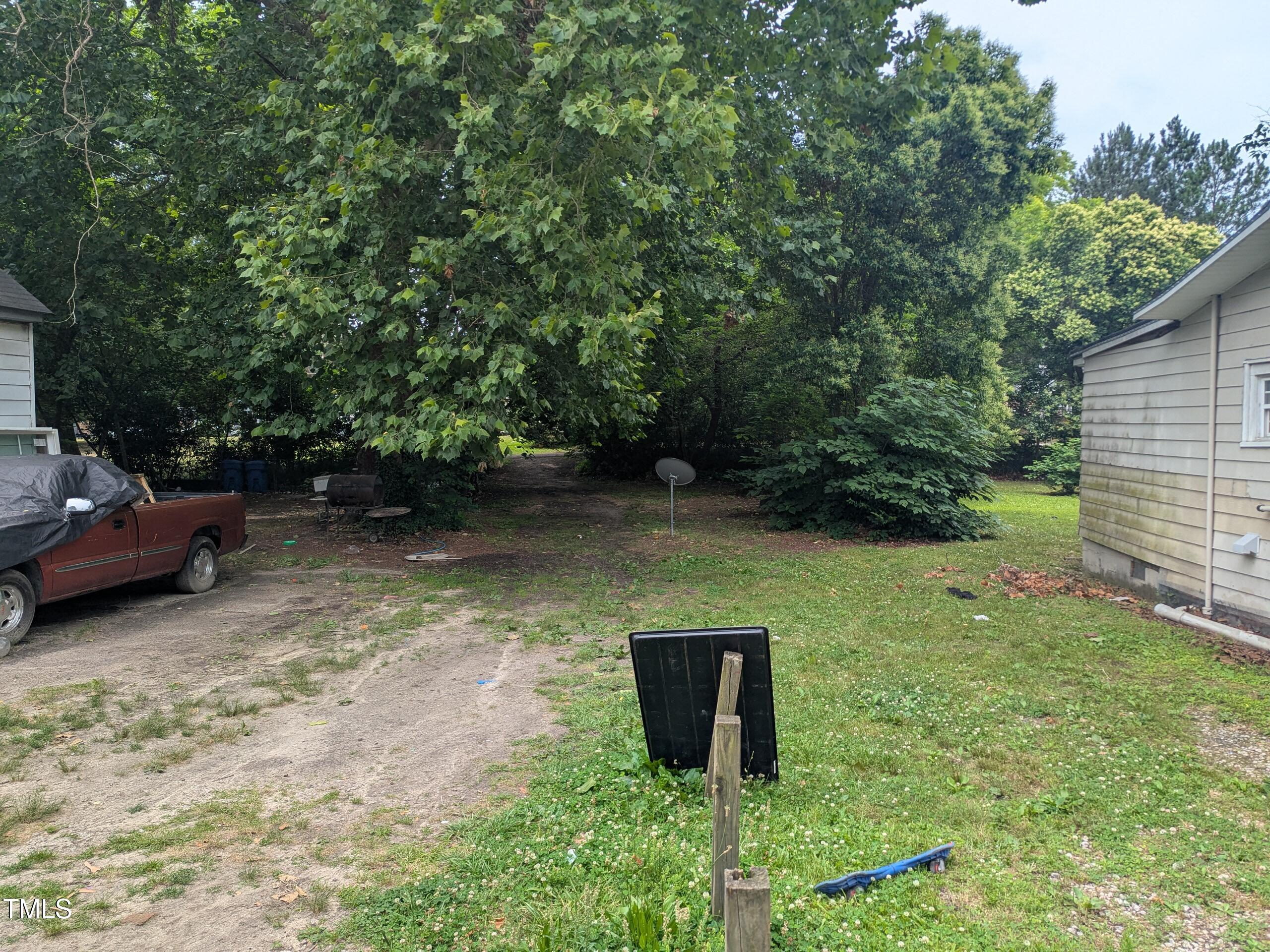 704 Vance Street E