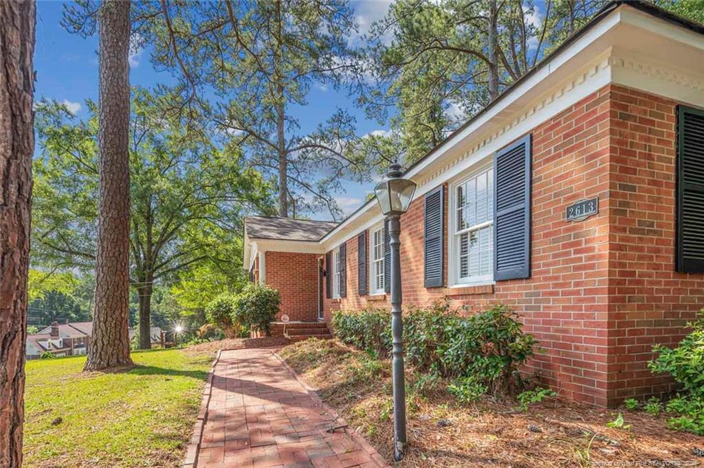 2613 N Edgewater Drive