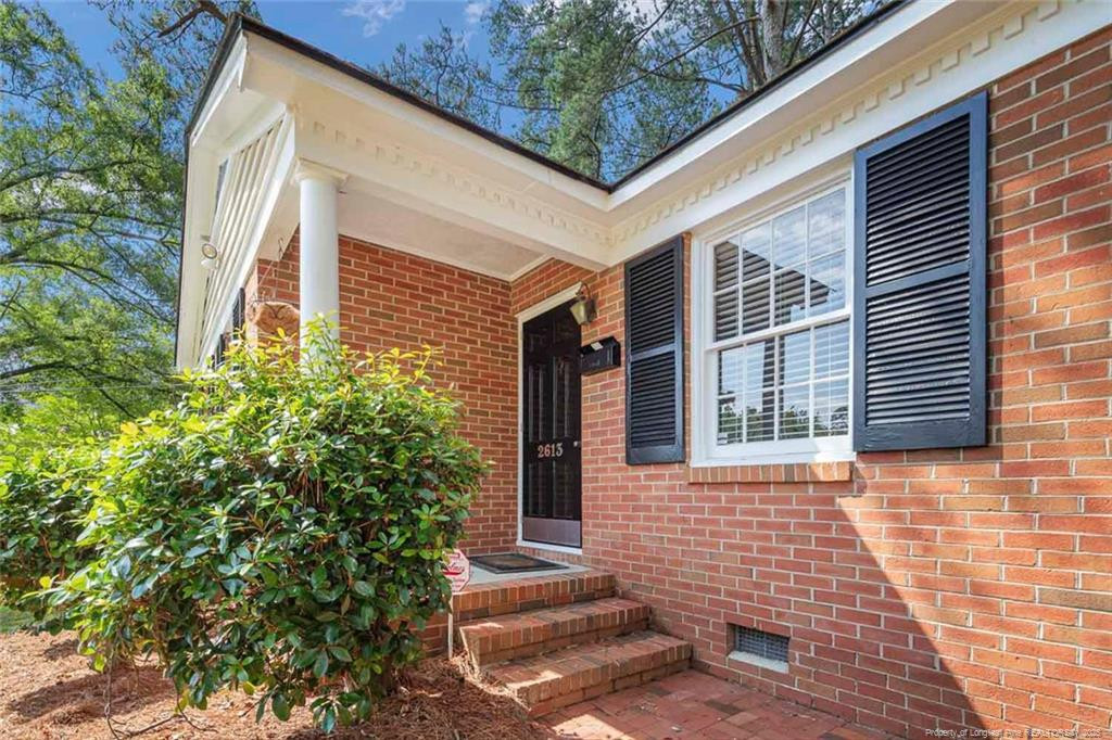 2613 N Edgewater Drive