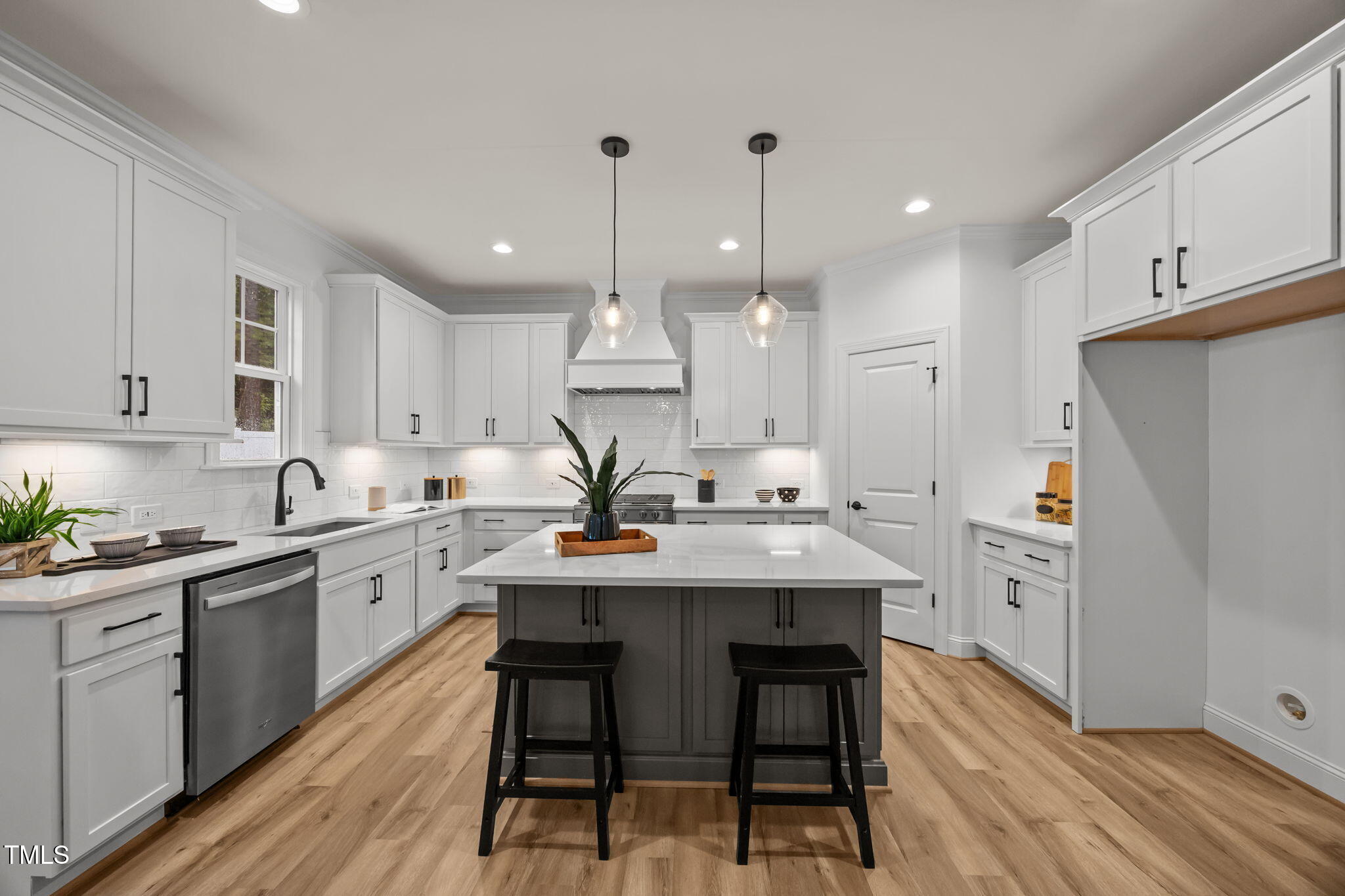 2621 Silver Gate Court