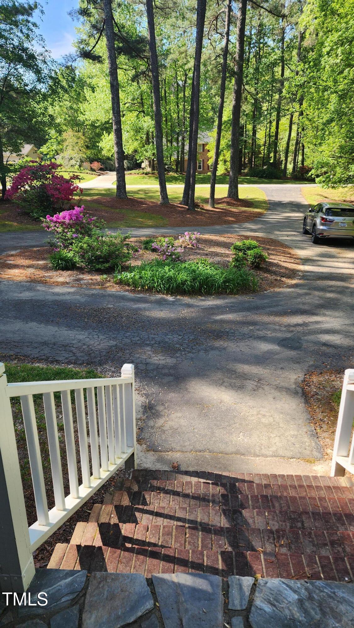 113 Colonial Drive