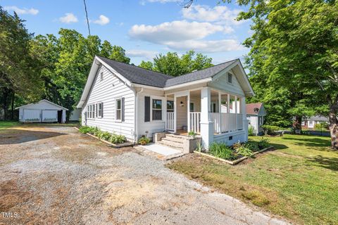 Single Family Residence in Burlington NC 414 Country Club Drive.jpg