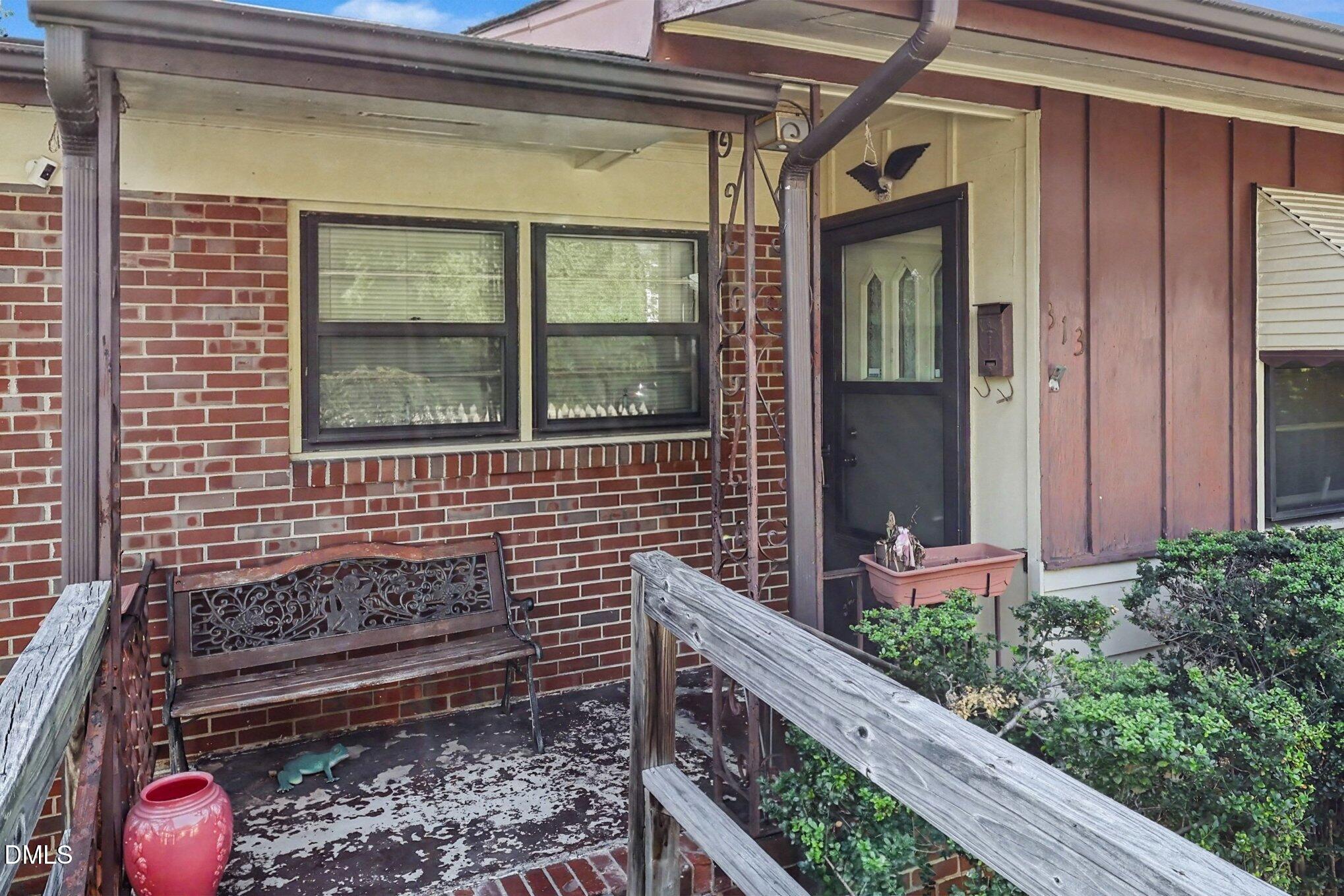 313 Heck Street