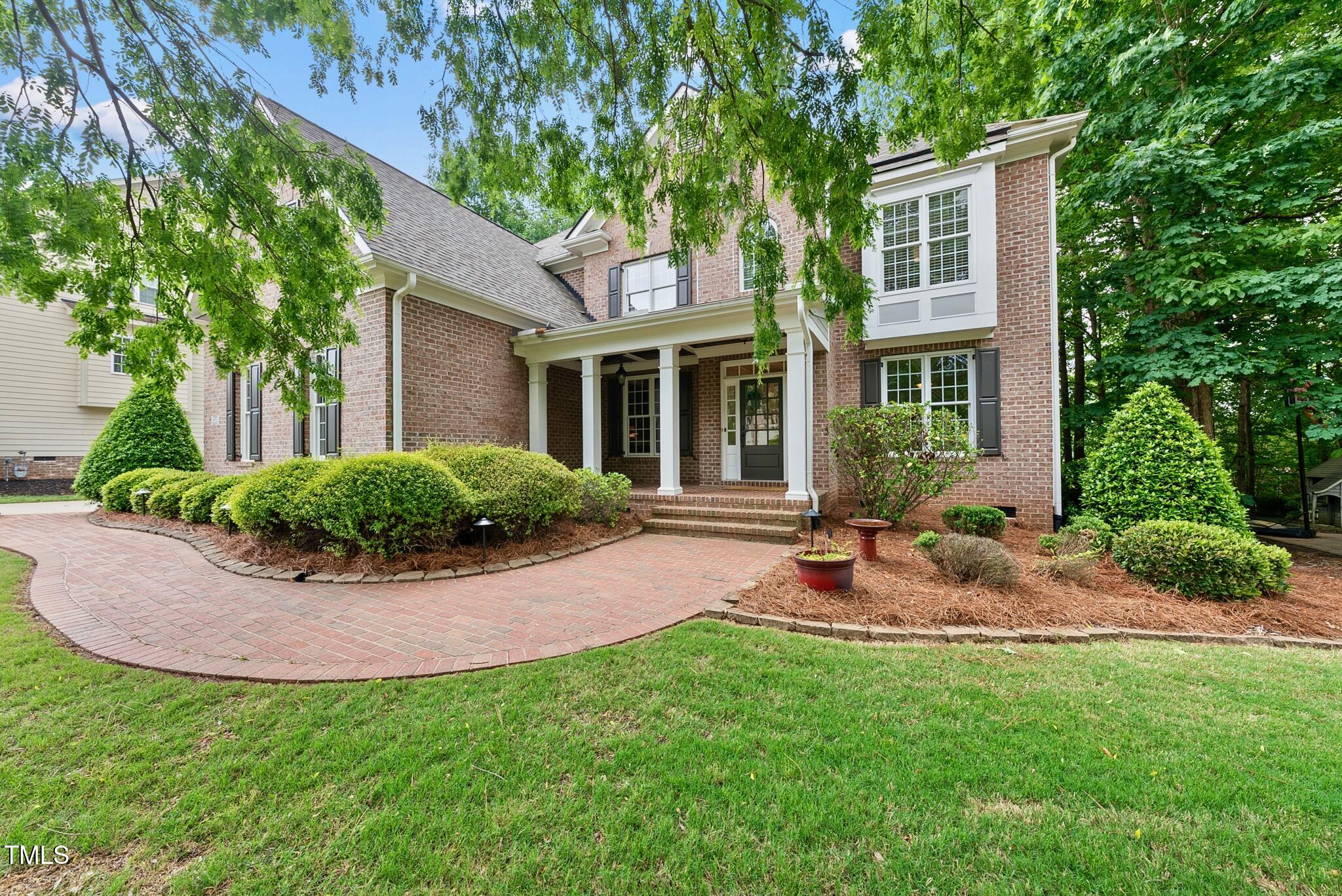 5217 Roswellcrest Court