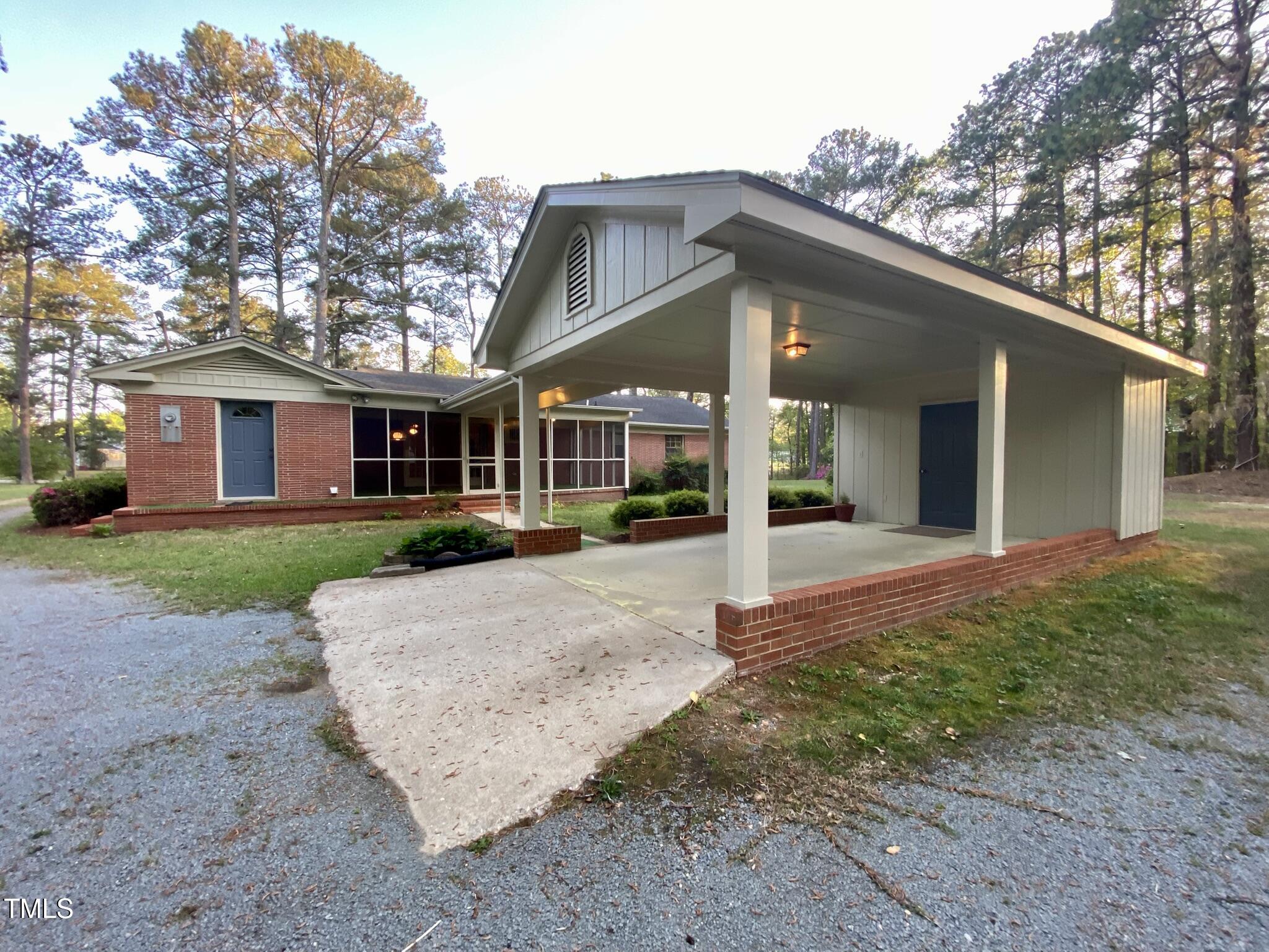 1004 Hillside Drive