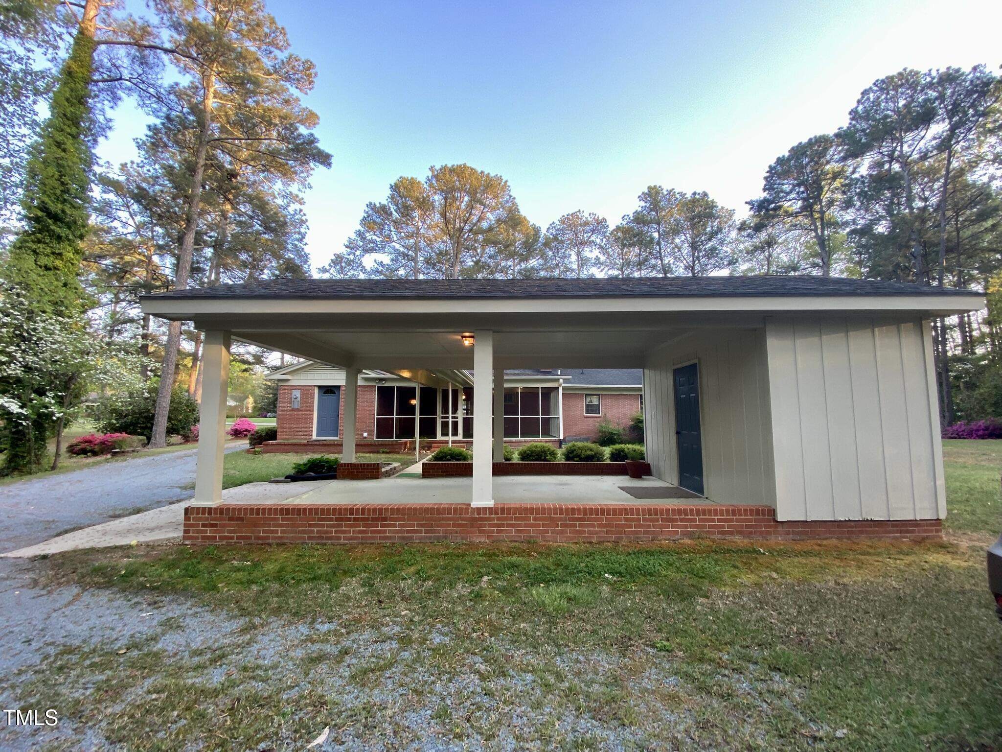 1004 Hillside Drive