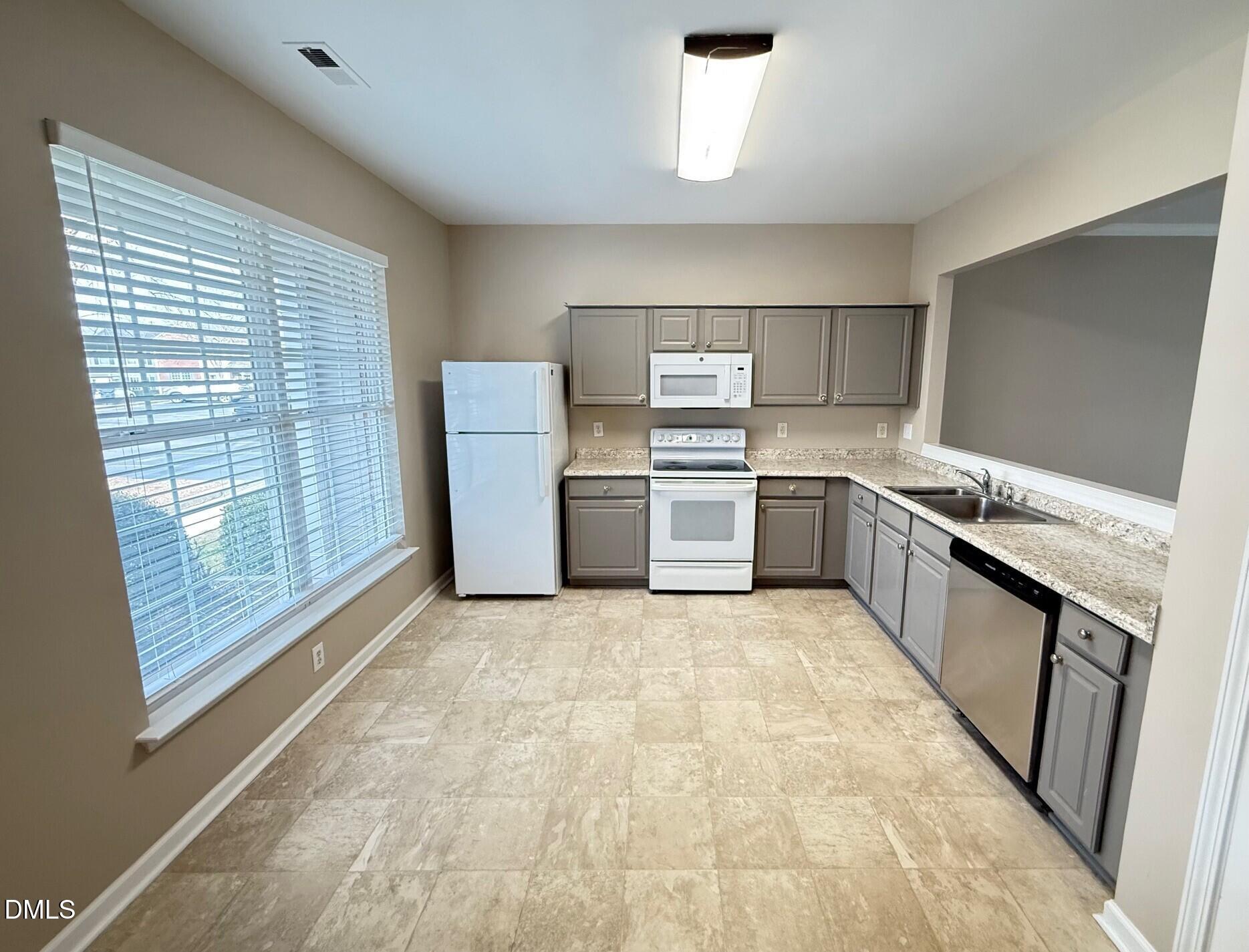 412 Canyon Lake Circle