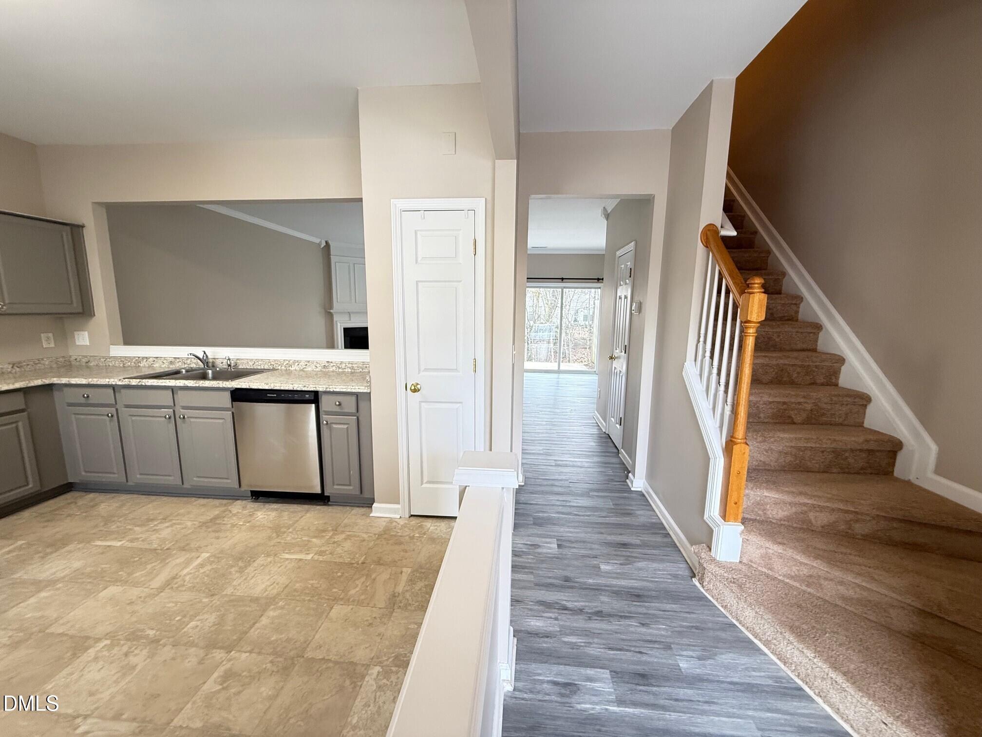 412 Canyon Lake Circle