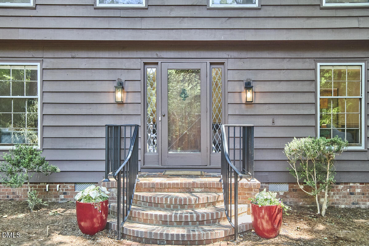 2152 Lakeshore Court