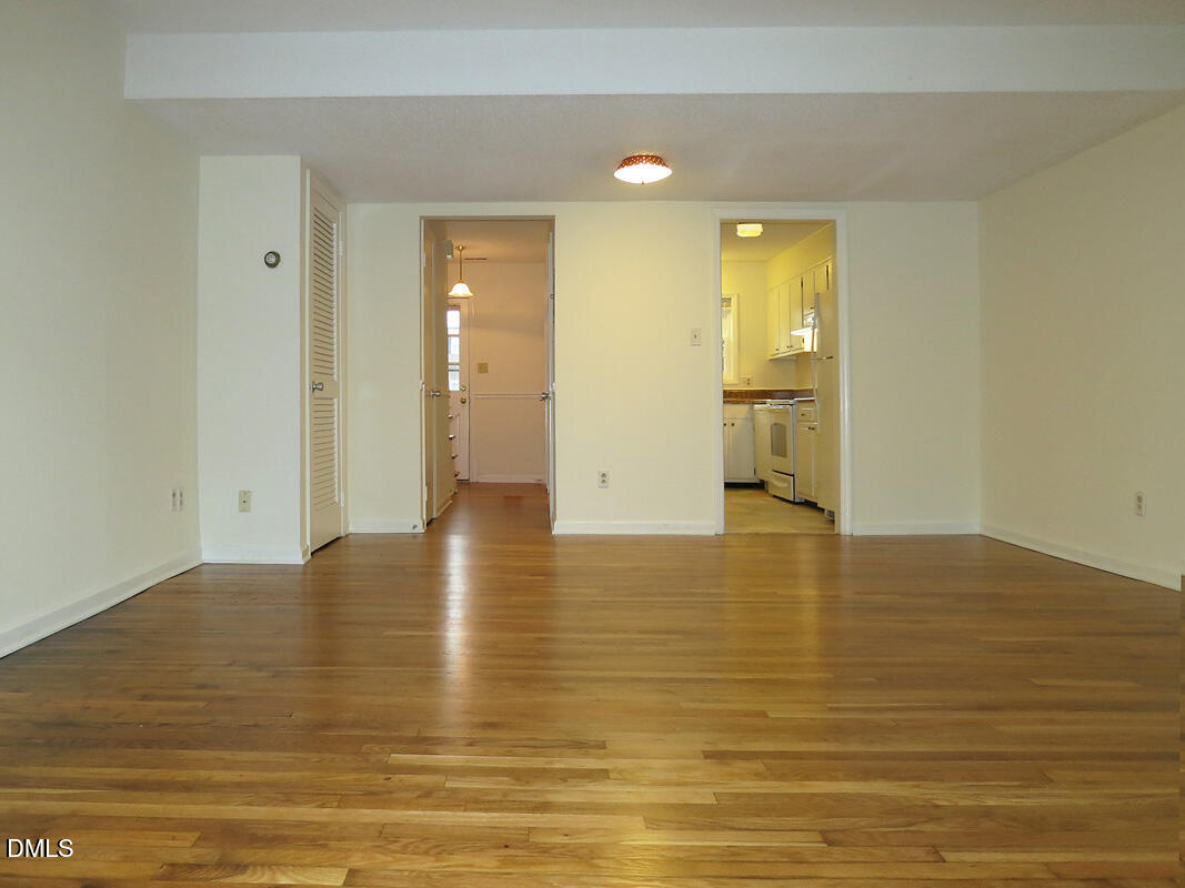 400 Davie Road 8