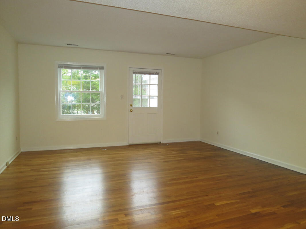 400 Davie Road 8