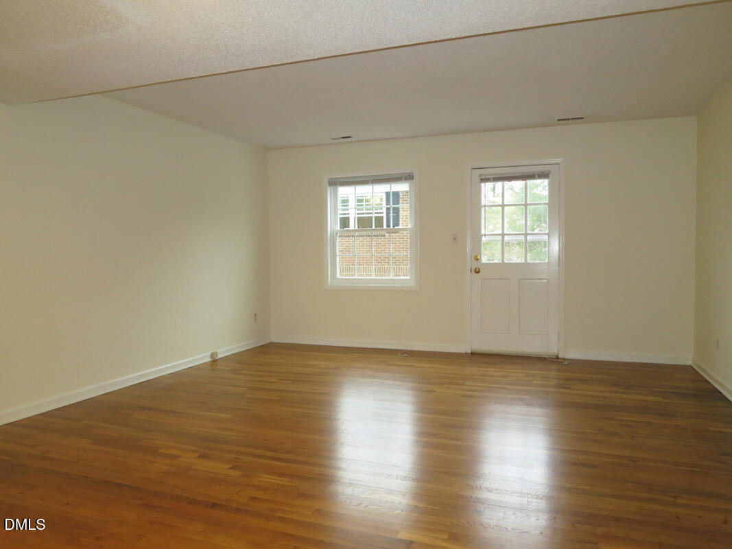 400 Davie Road 8