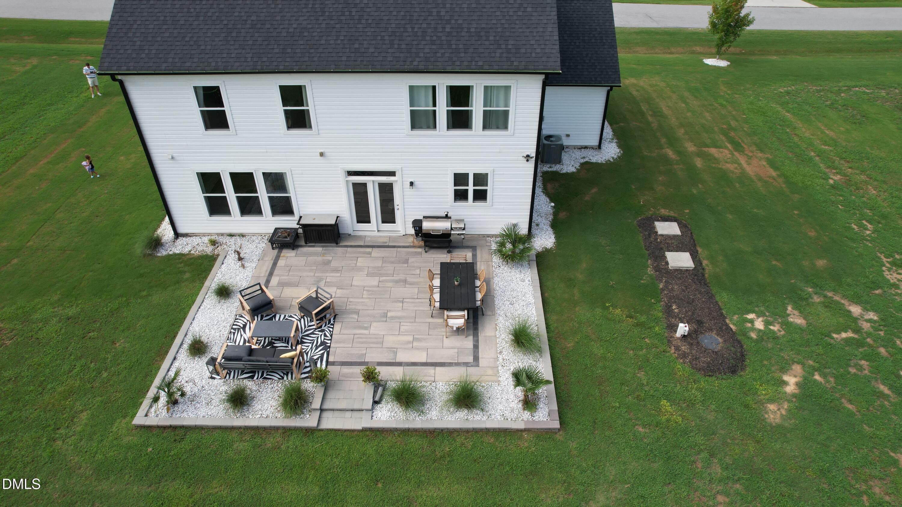 4 E Odell Lane