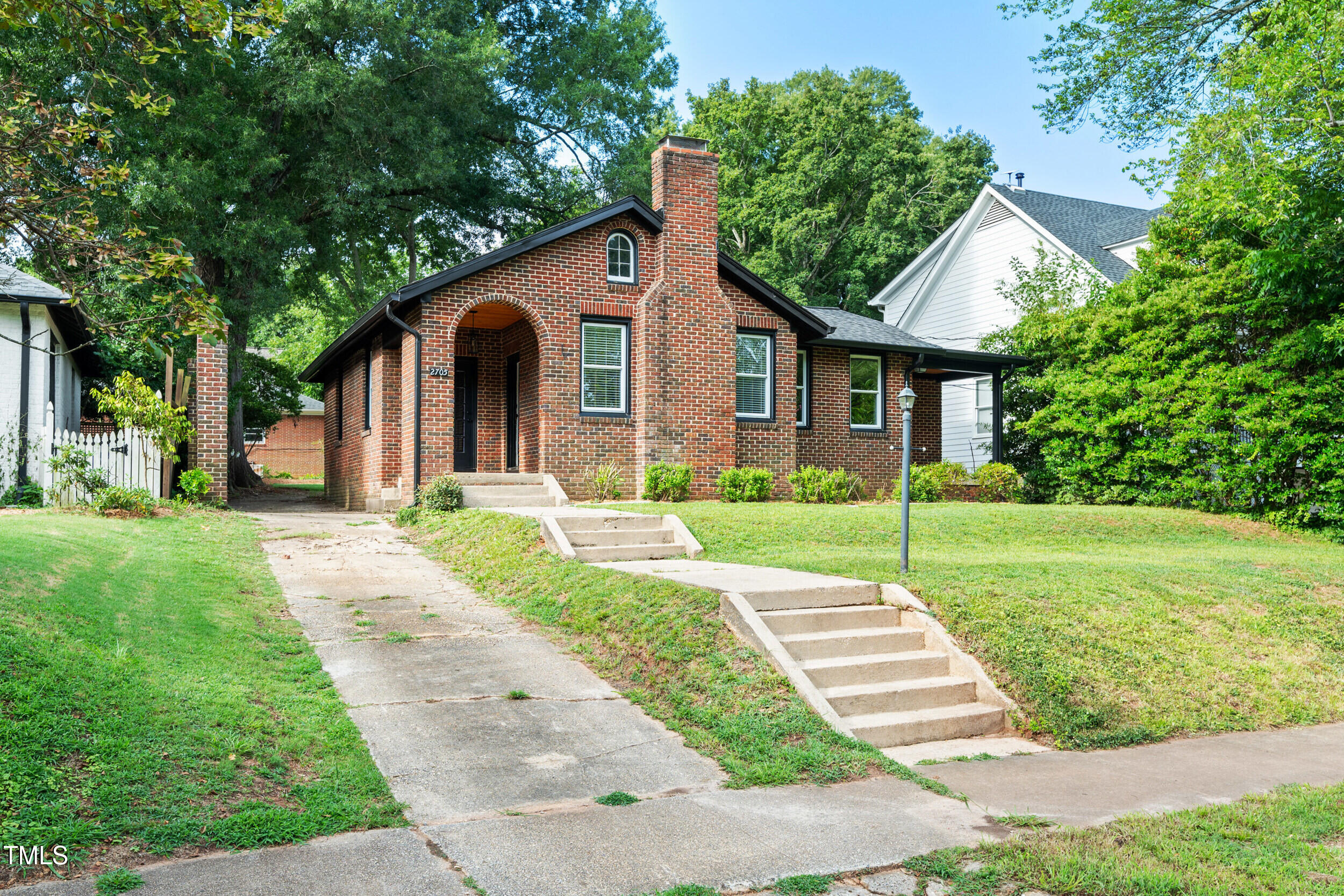 2705 Everett Avenue