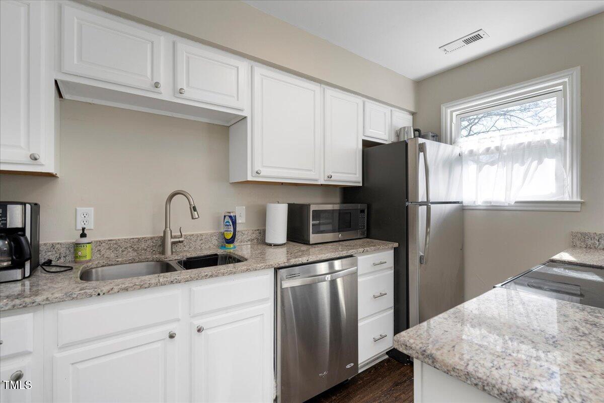 Apex, North Carolina 27502, United States, 4 Bedrooms Bedrooms, ,3 BathroomsBathrooms,Residential,Pending,131908