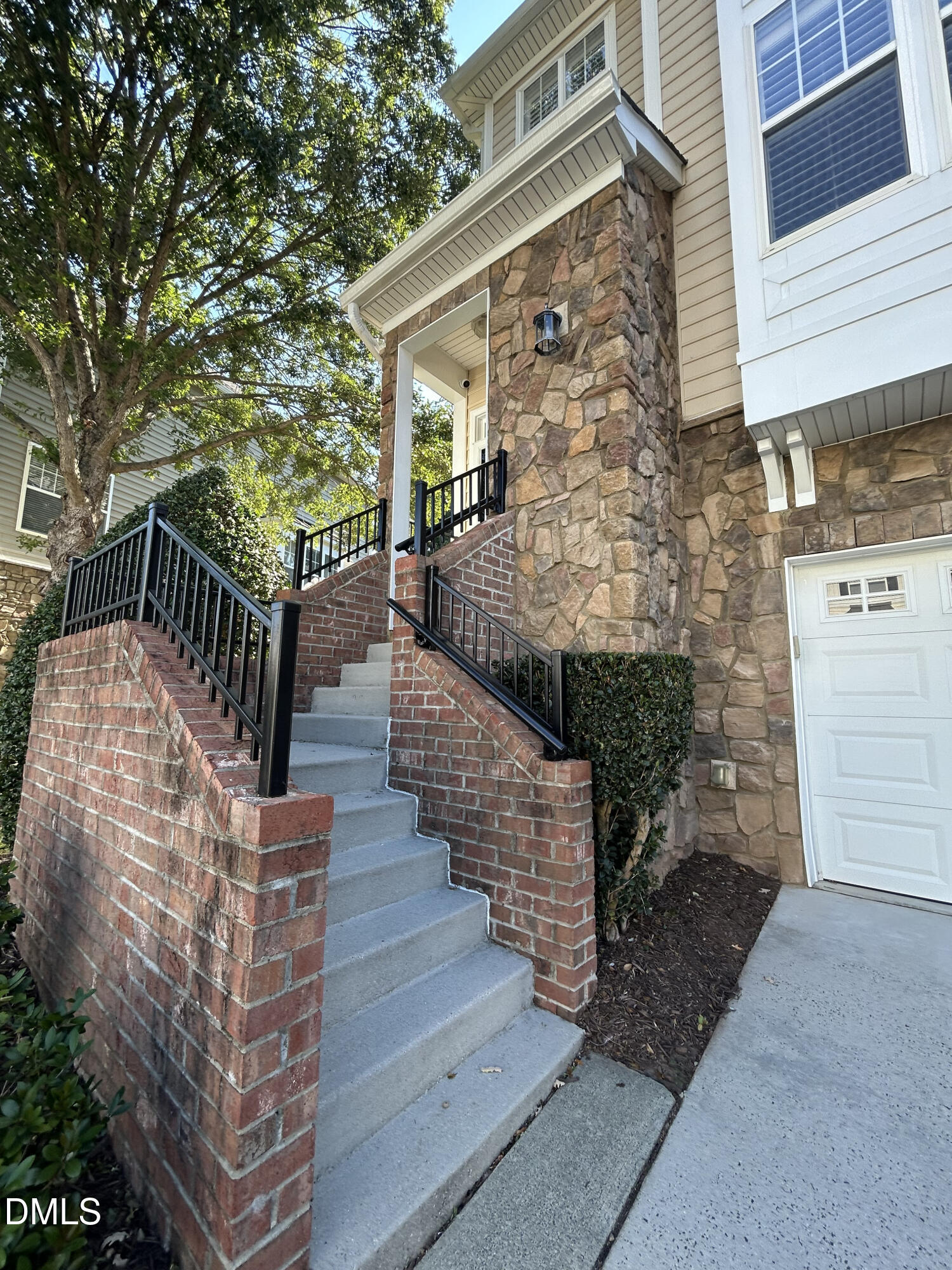 5826 Cameo Glass Way