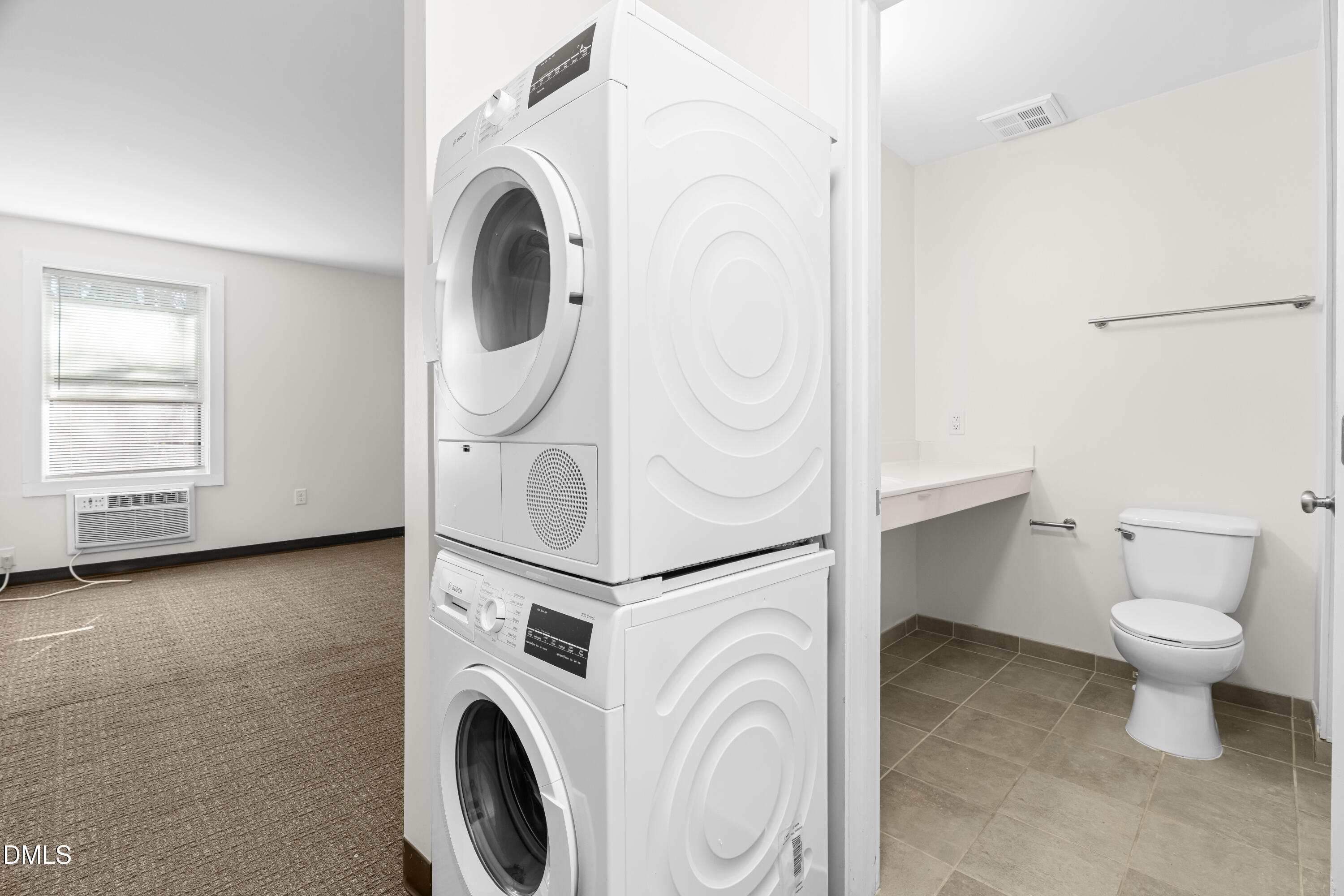 5104 Hollyridge Drive 303