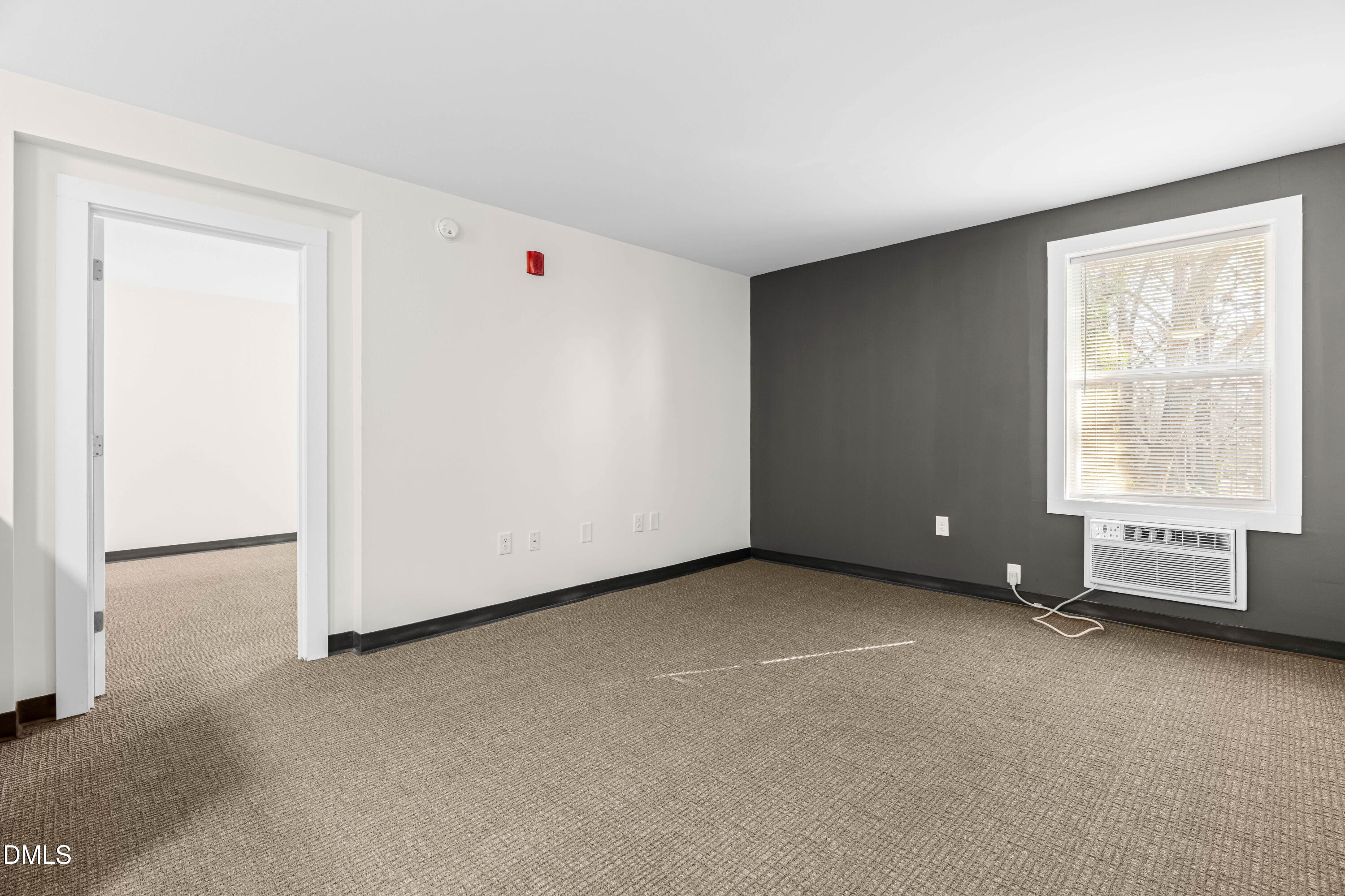 5104 Hollyridge Drive 303