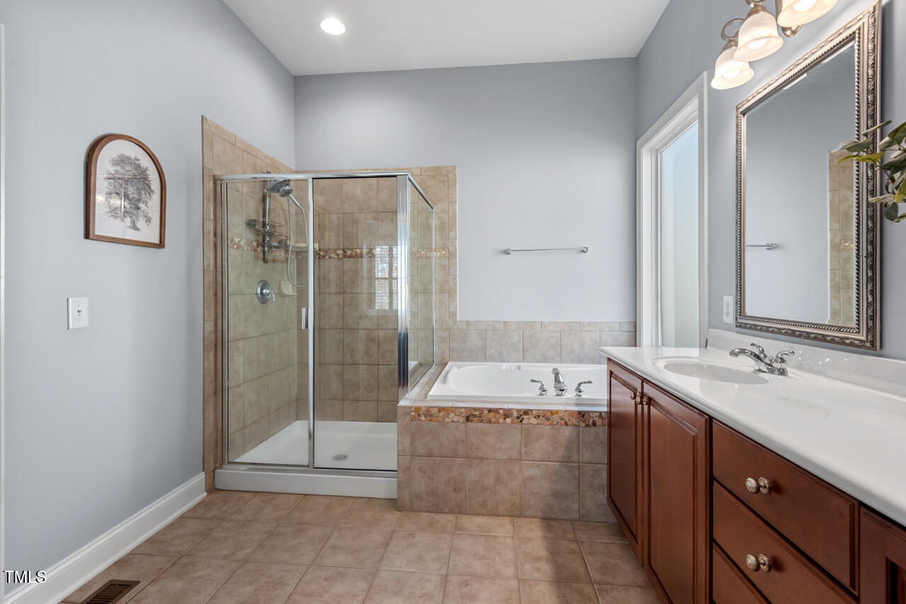 Durham, North Carolina 27707, United States, 4 Bedrooms Bedrooms, ,4 BathroomsBathrooms,Residential,Pending,82346