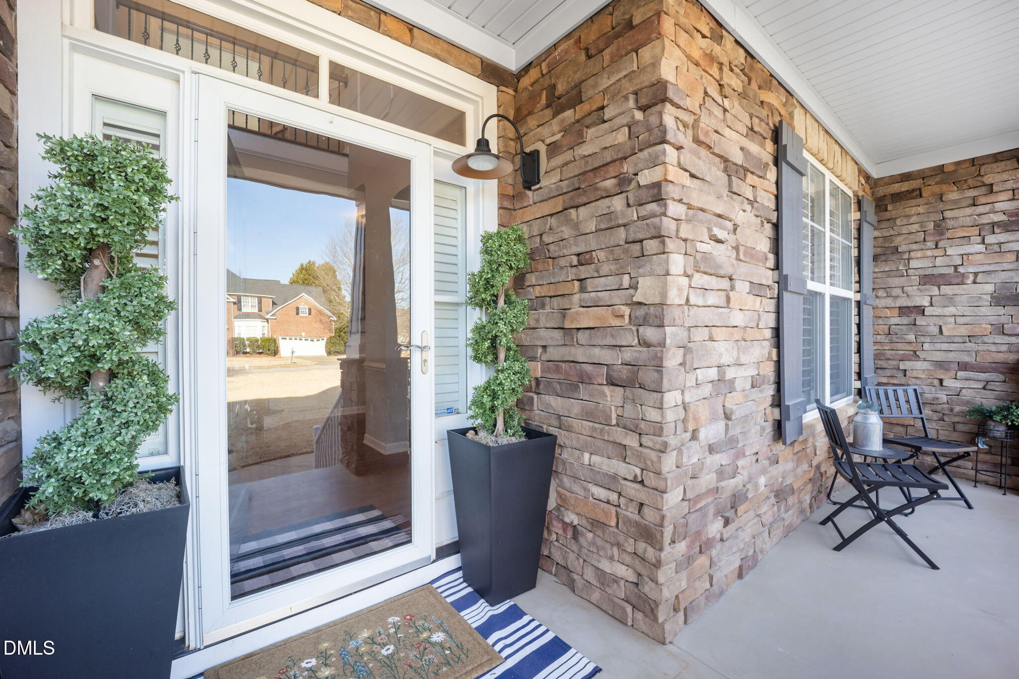 5516 Colonial Oaks Drive