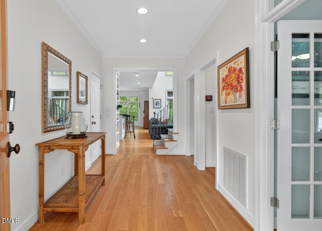 302 Edgewater Circle