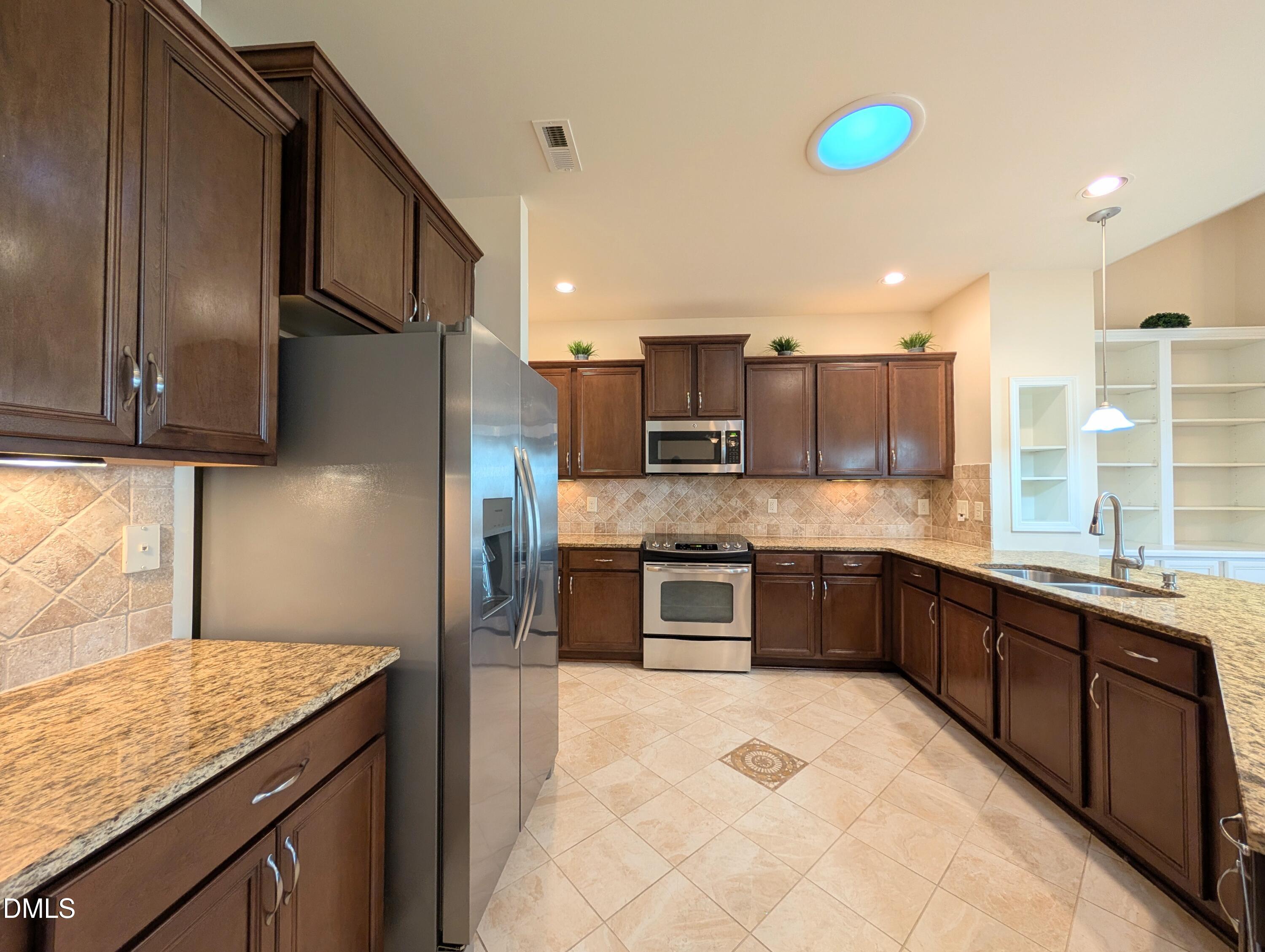 4612 Thorn Leaf Court