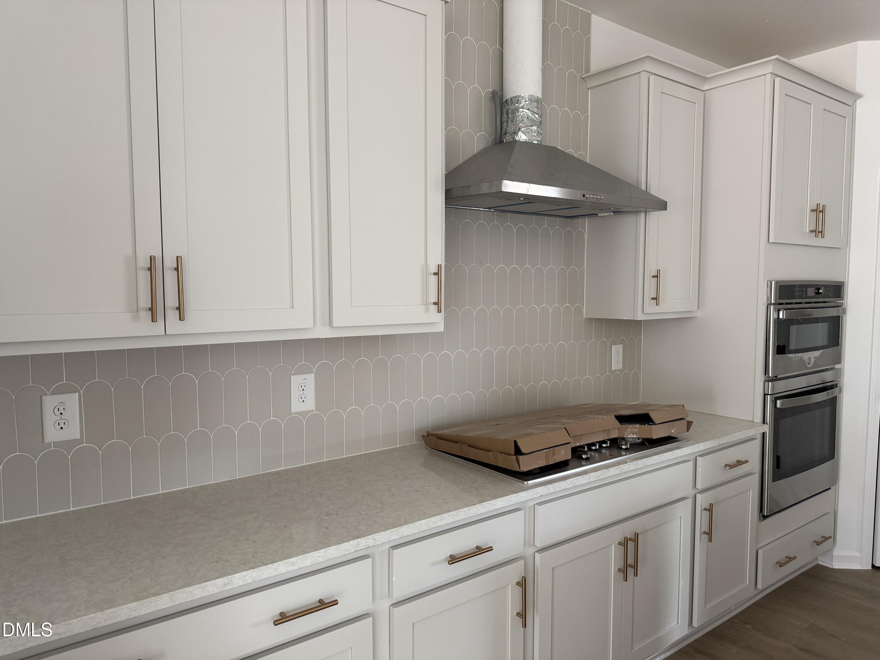 916 Fetching Place 344