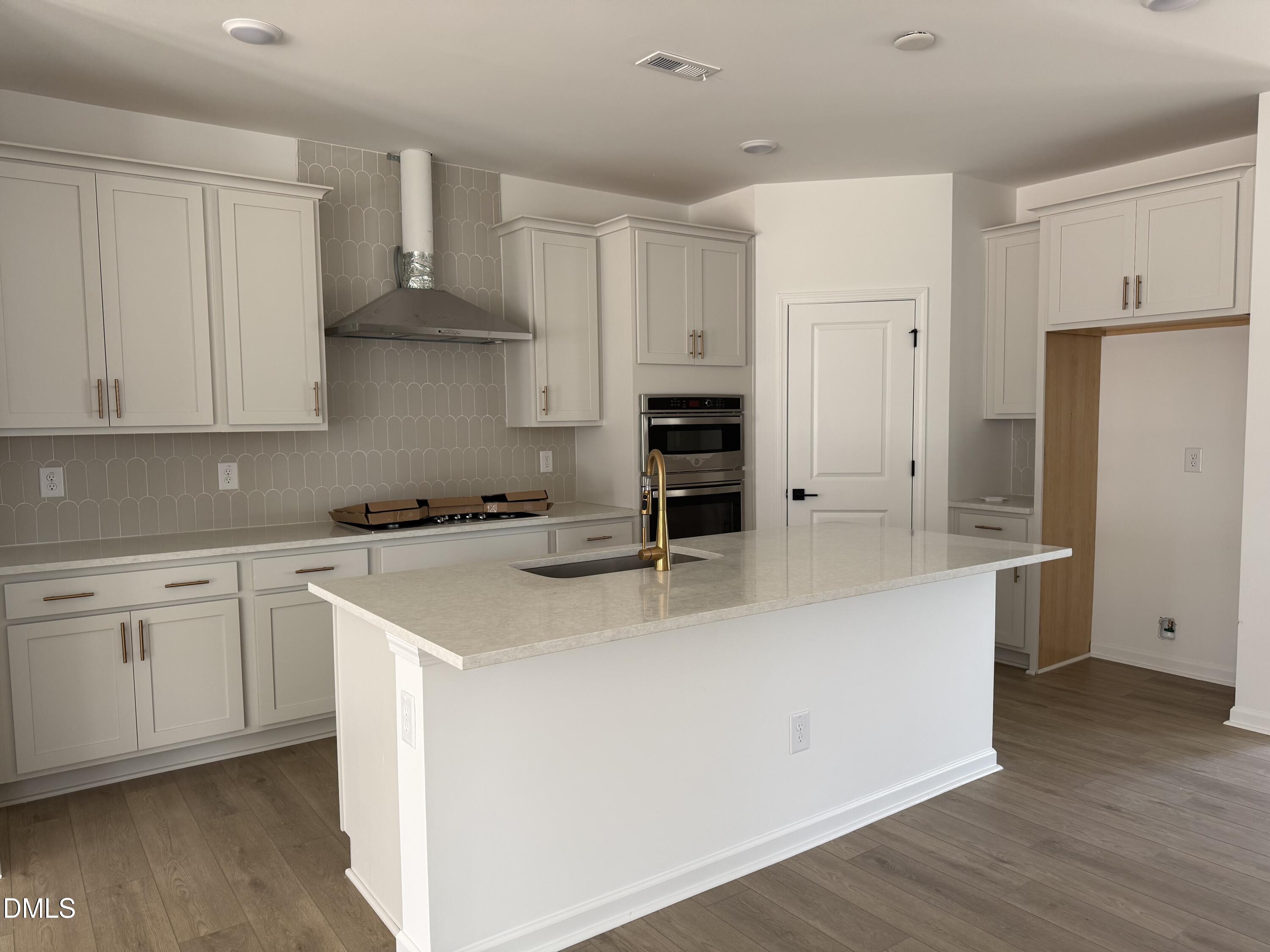 916 Fetching Place 344