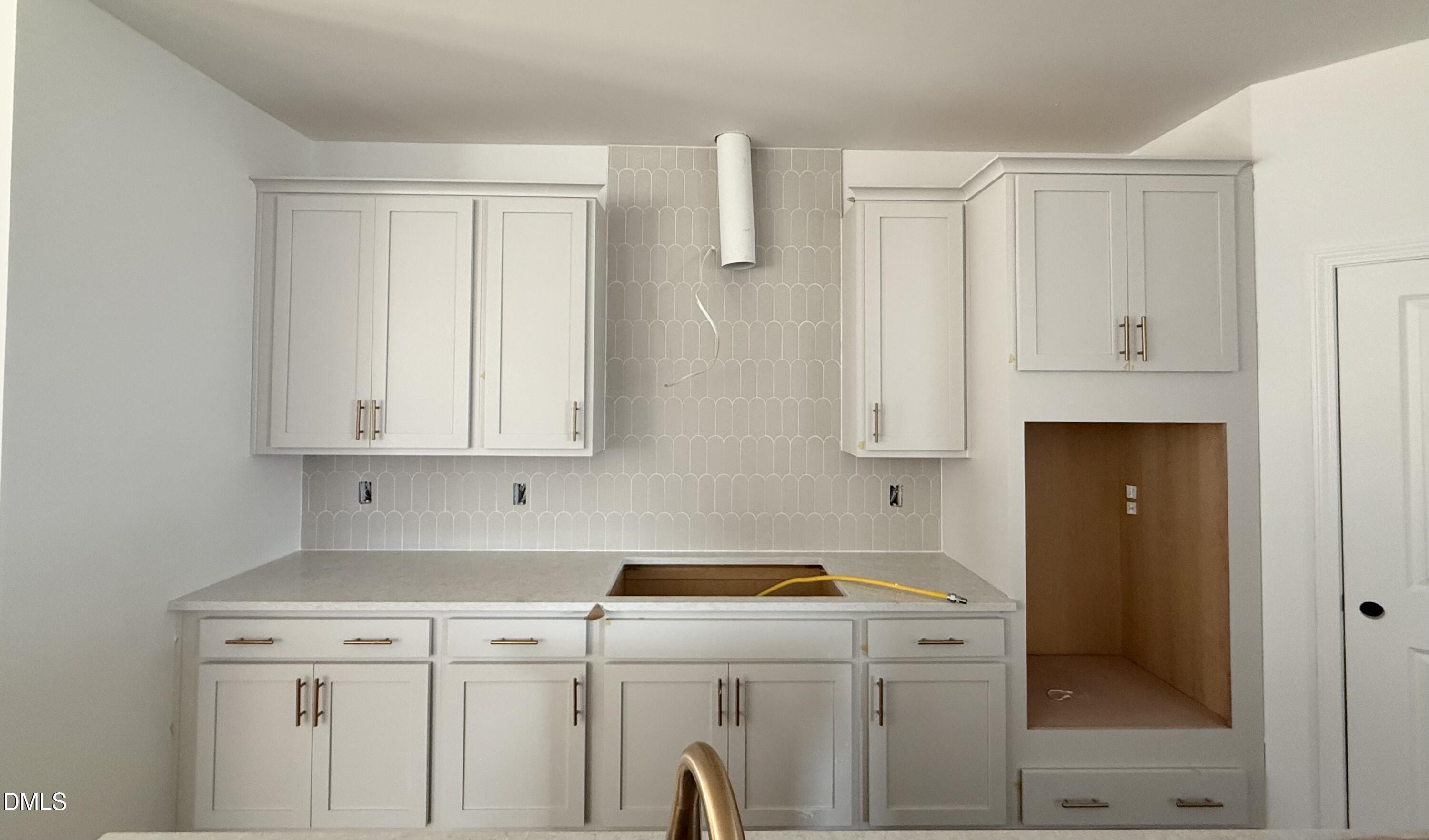 916 Fetching Place 344