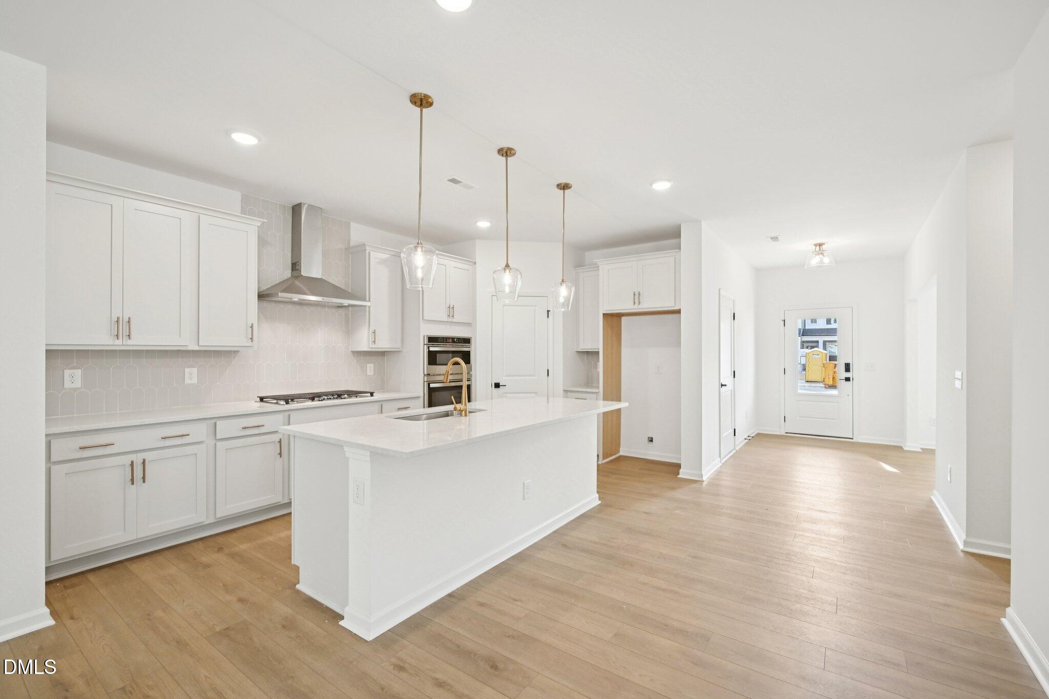 916 Fetching Place 344