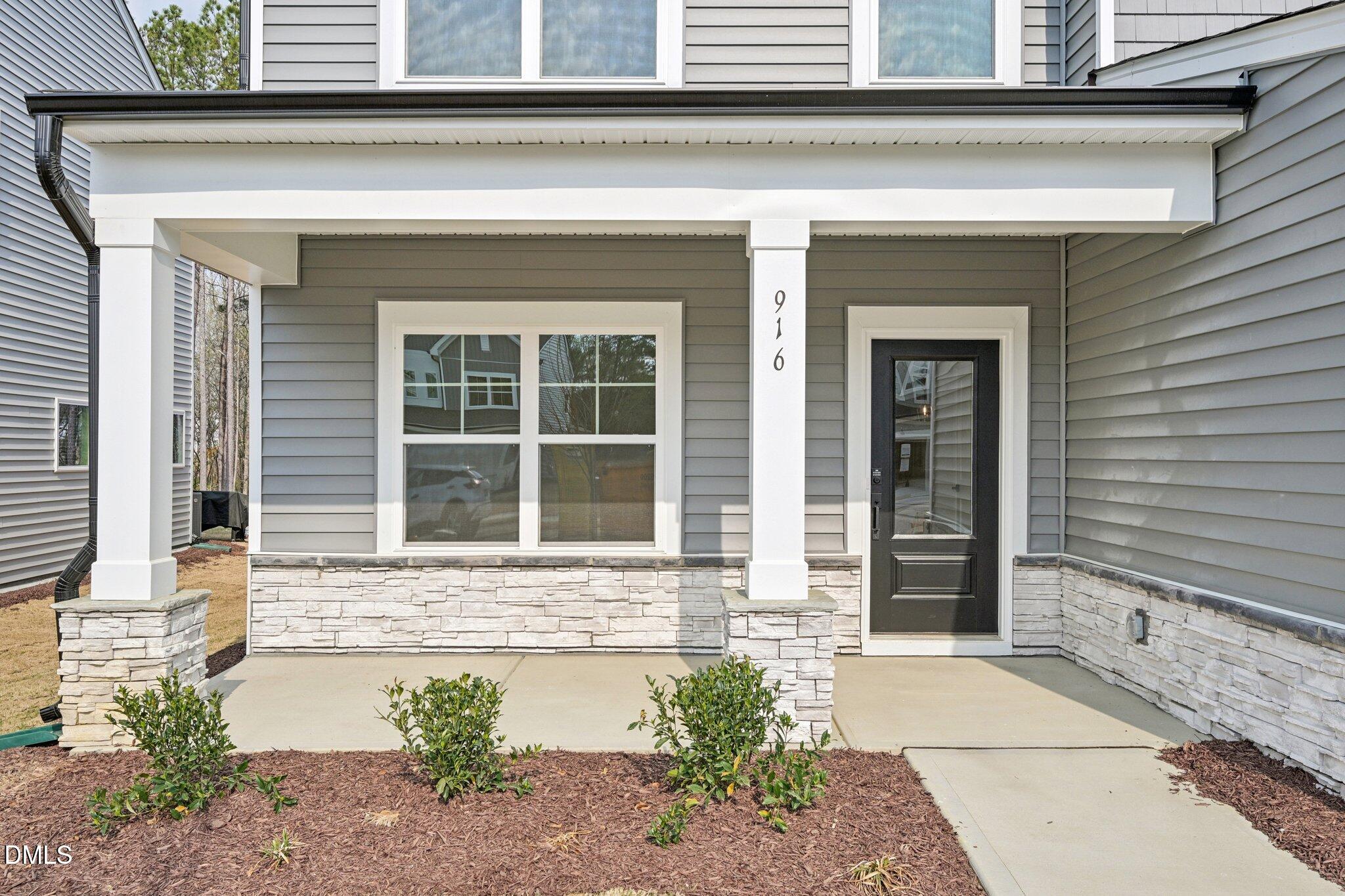 916 Fetching Place 344