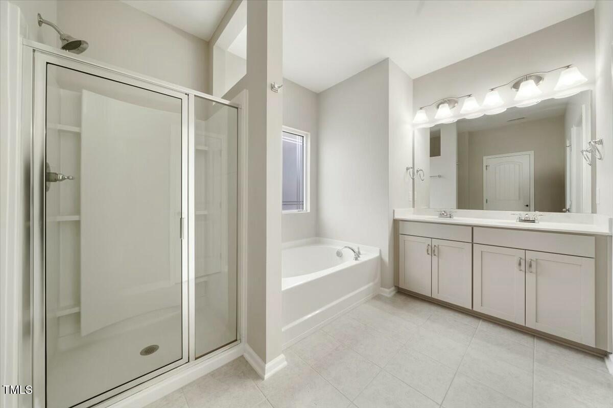 Clayton, North Carolina 27527, United States, 6 Bedrooms Bedrooms, ,4 BathroomsBathrooms,Residential,Pending,6465