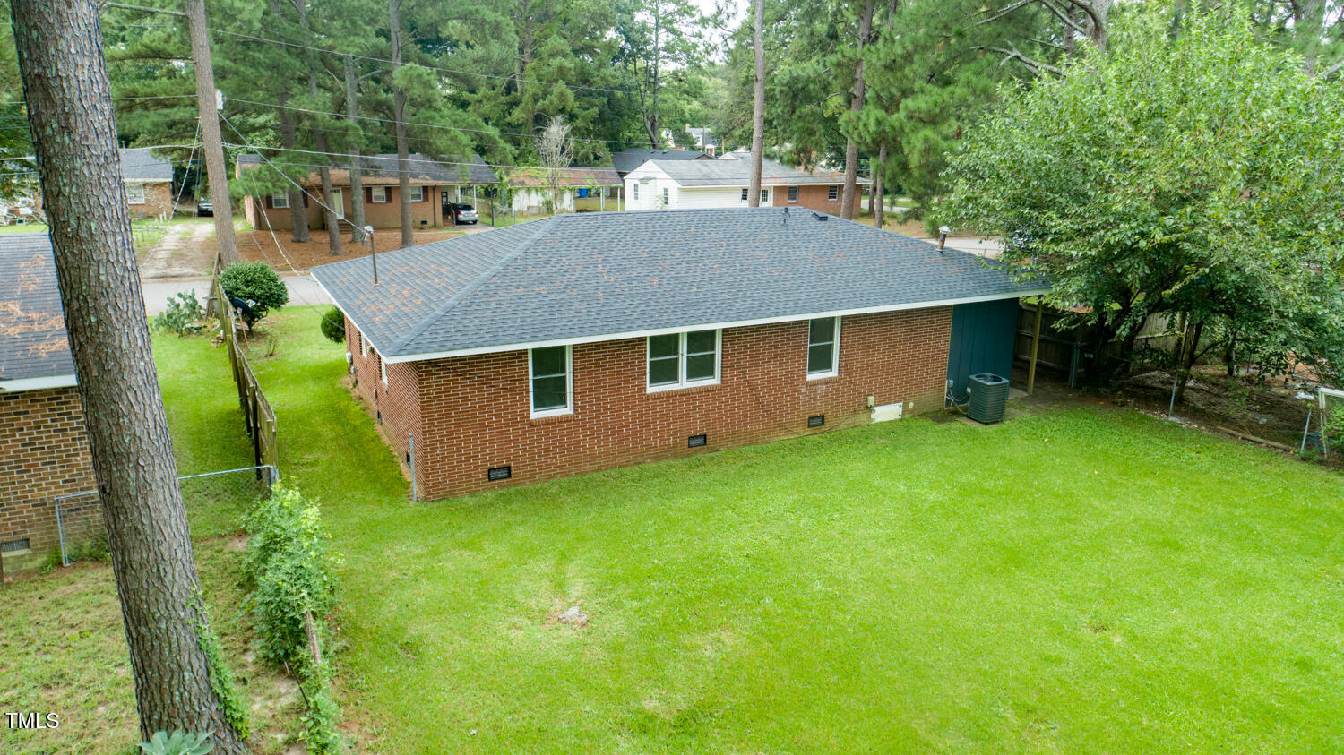 908 Anthony Street W