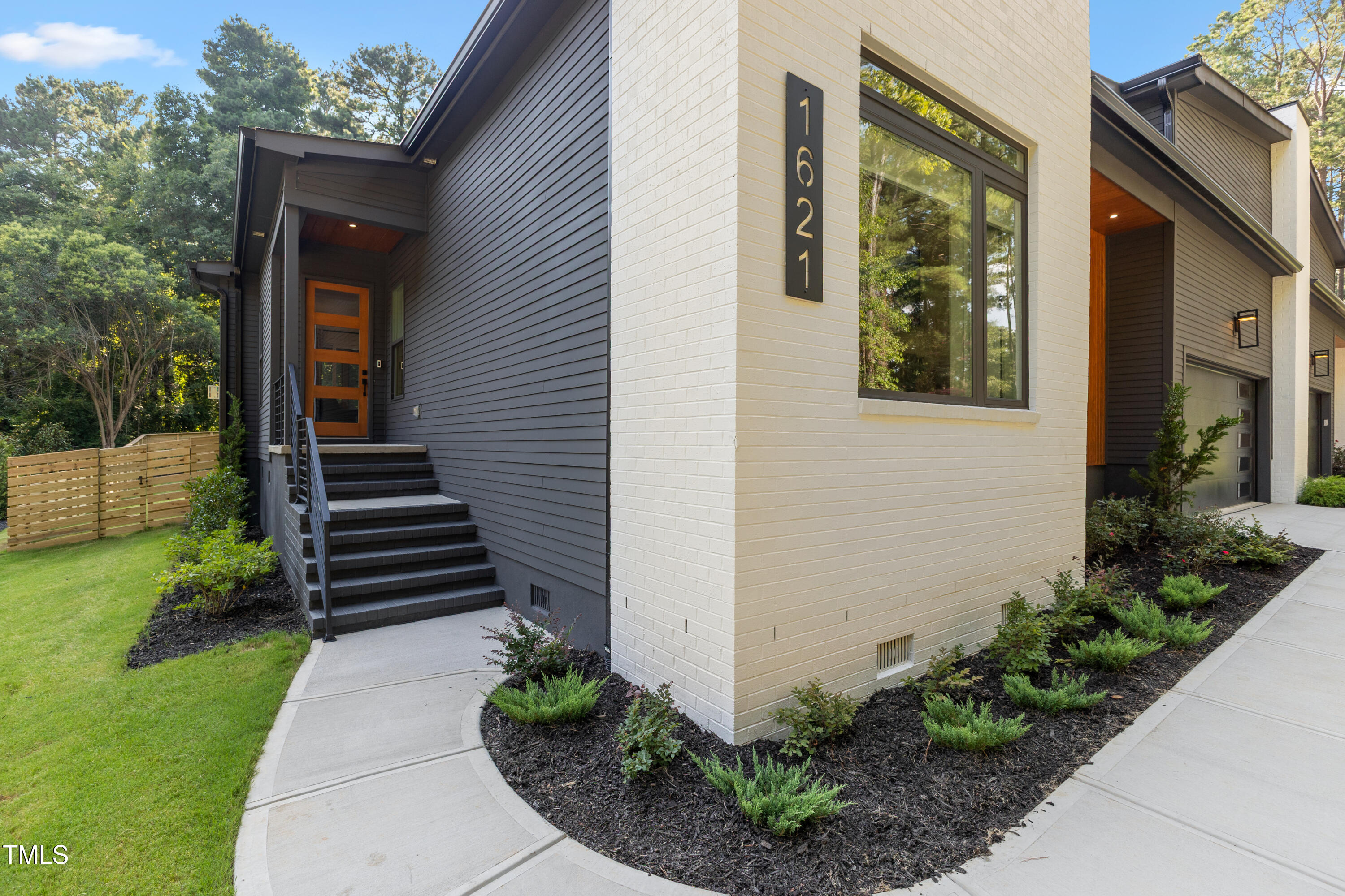 1613 Bruce Circle
