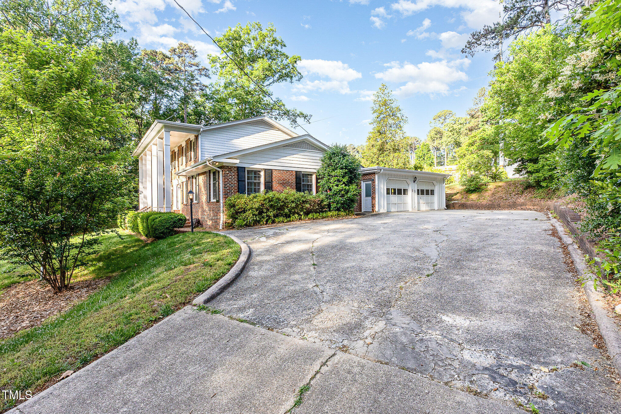 5513 Parkwood Drive