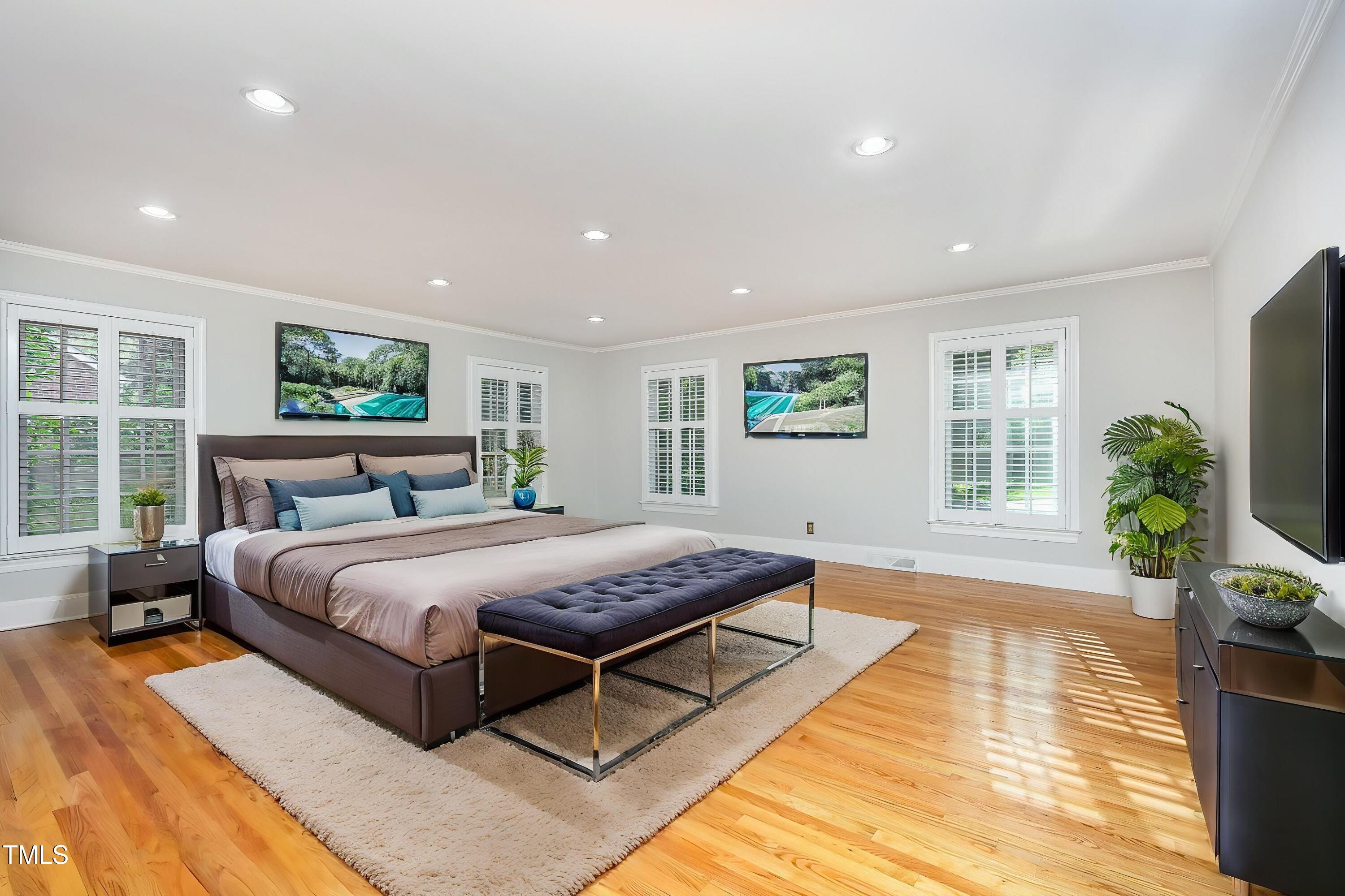 5513 Parkwood Drive