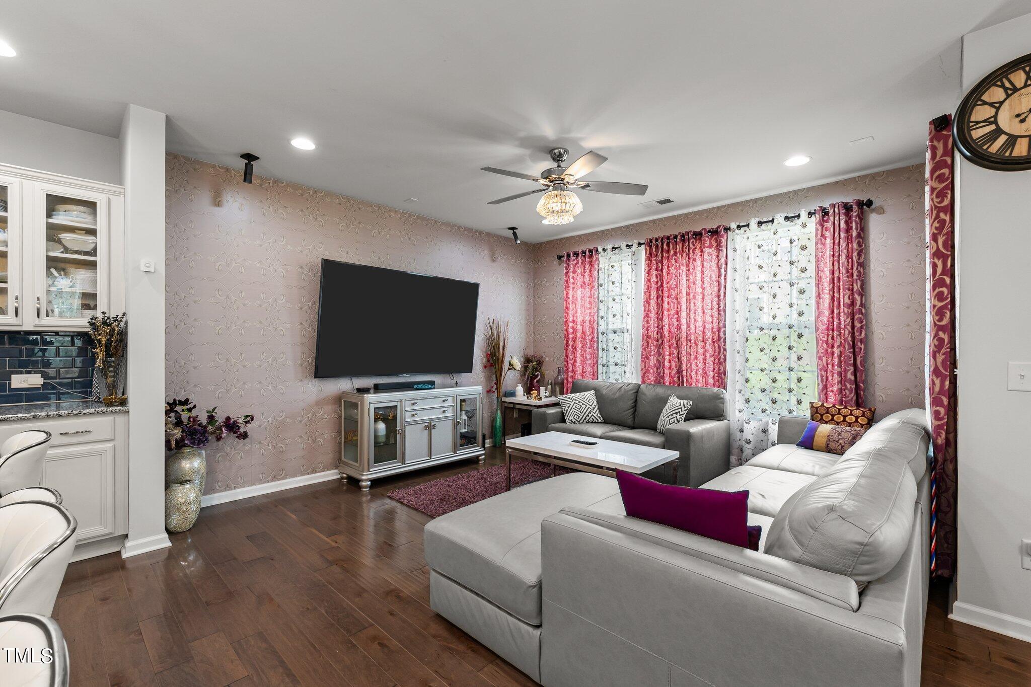 842 Salem Pointe Place