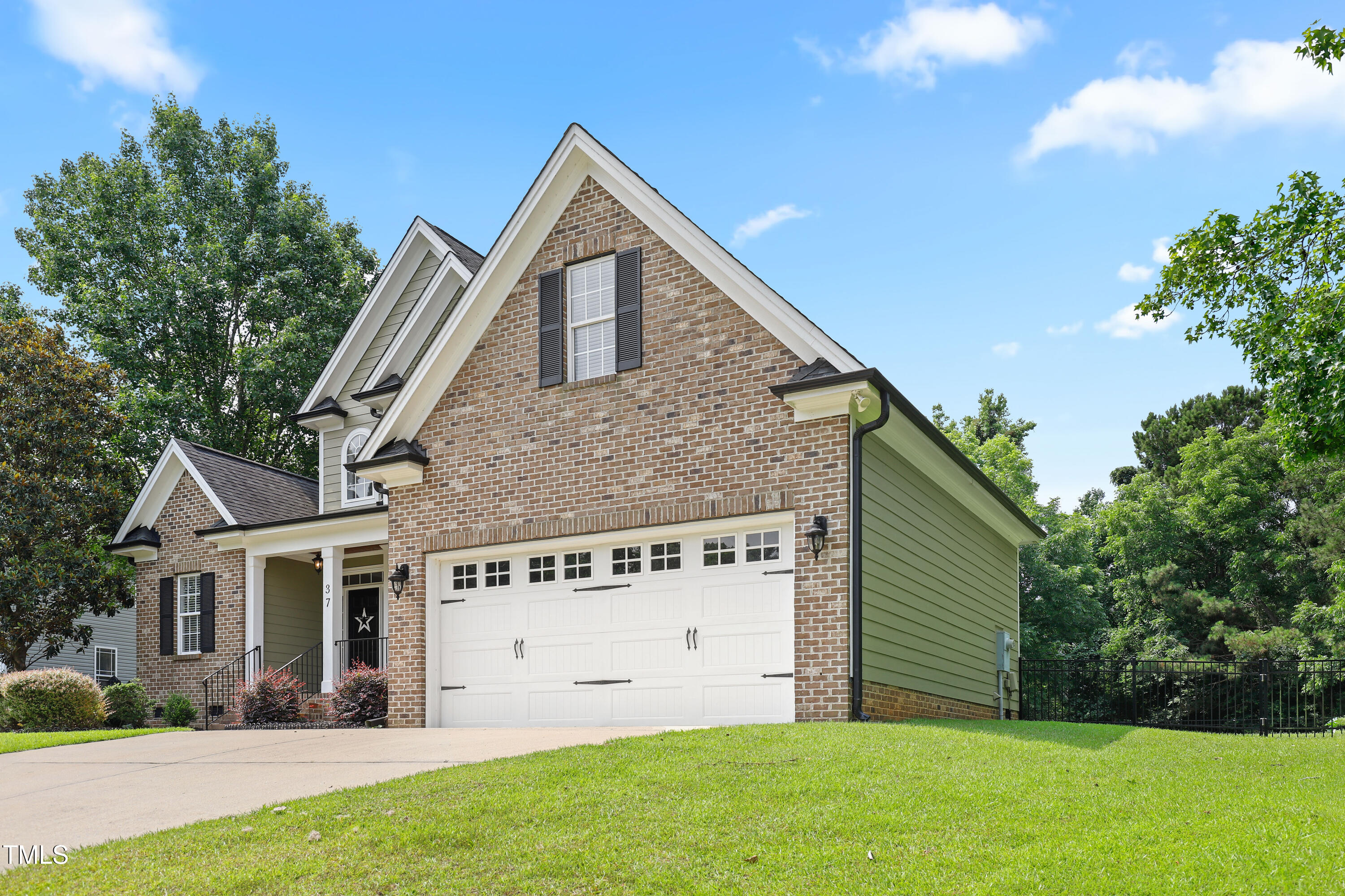 37 Meadow Oaks Circle