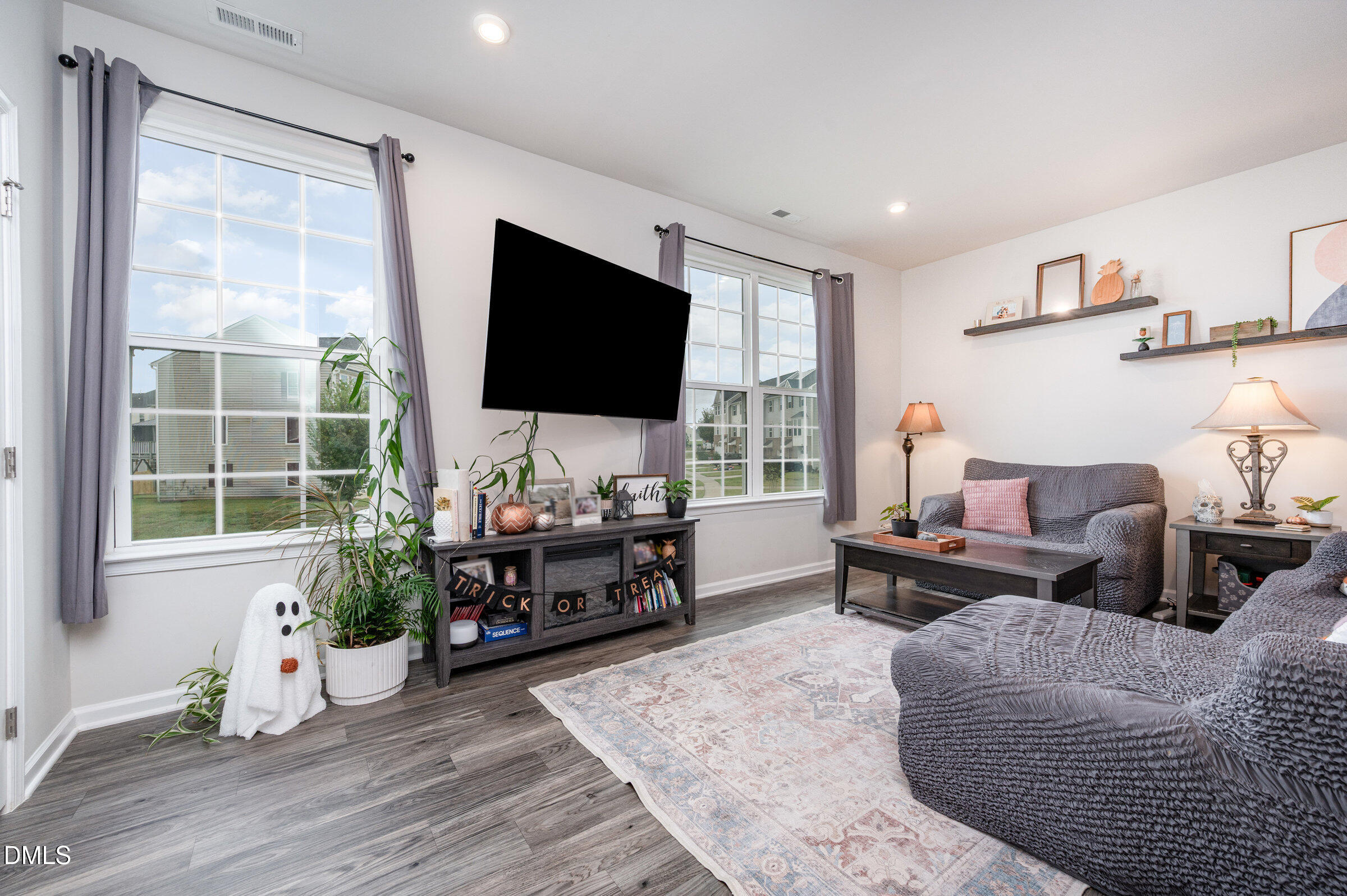 372 Amber Acorn Avenue