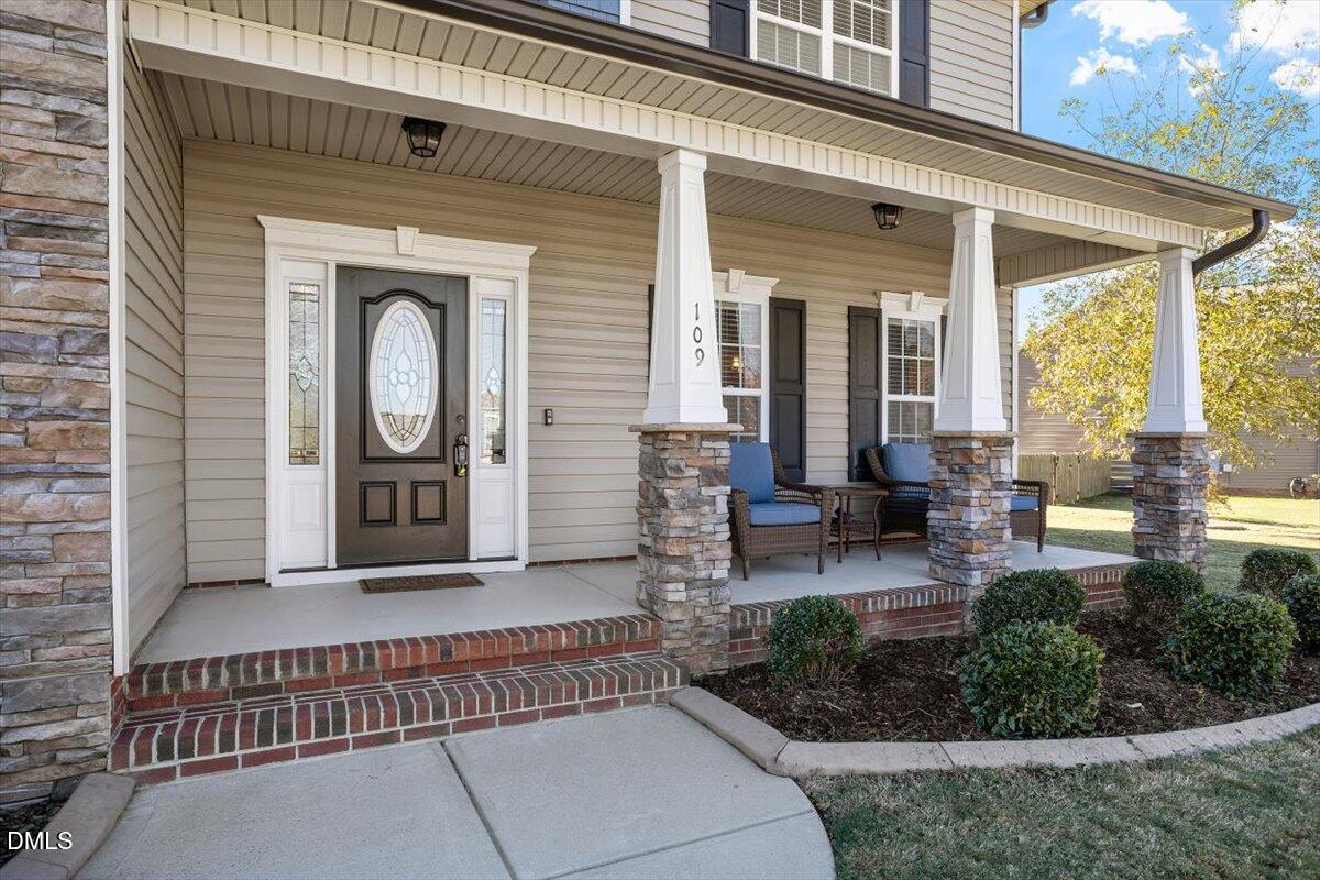 109 N Sunset Ridge Drive