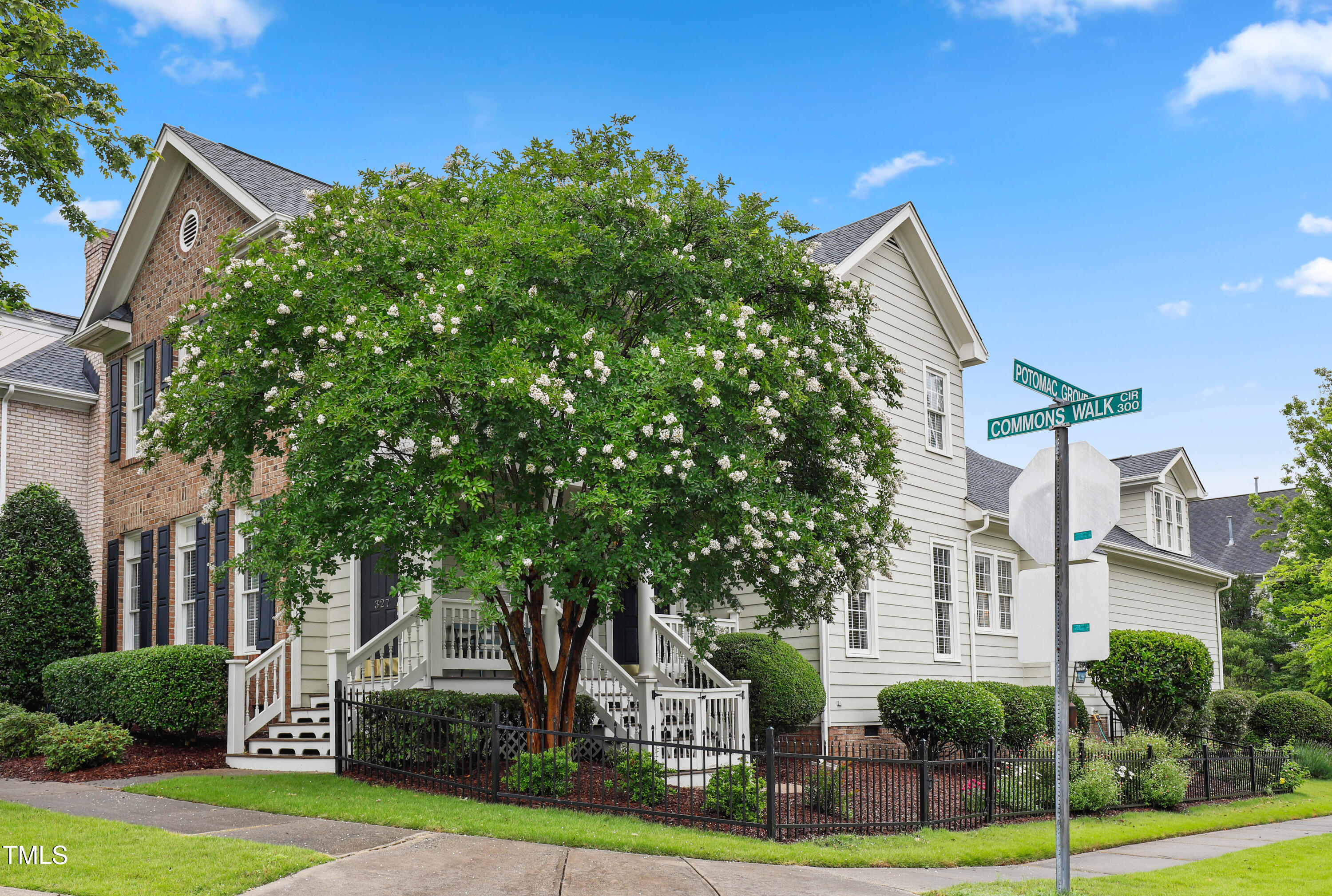 327 Commons Walk Circle