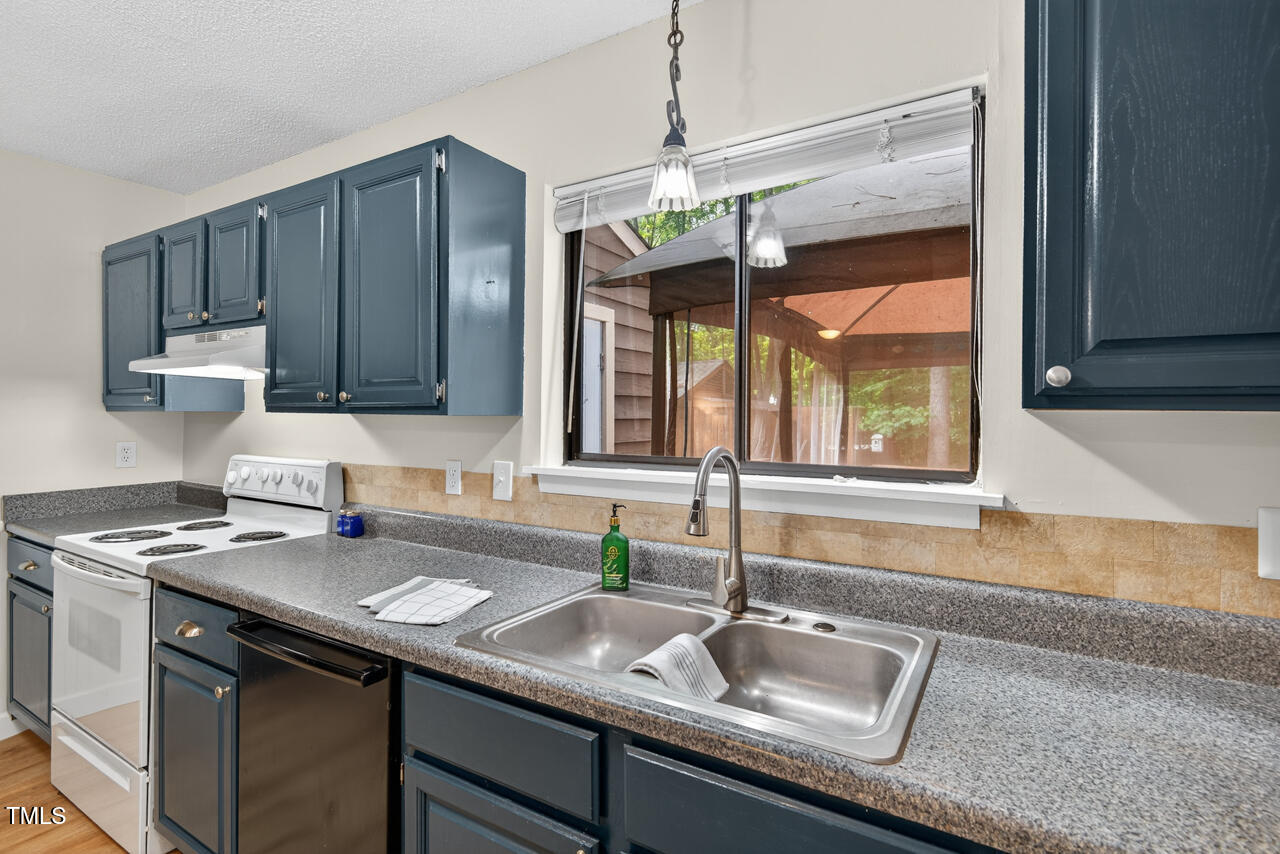 Chapel Hill, North Carolina 27516, United States, 2 Bedrooms Bedrooms, ,2 BathroomsBathrooms,Residential,Active,164614