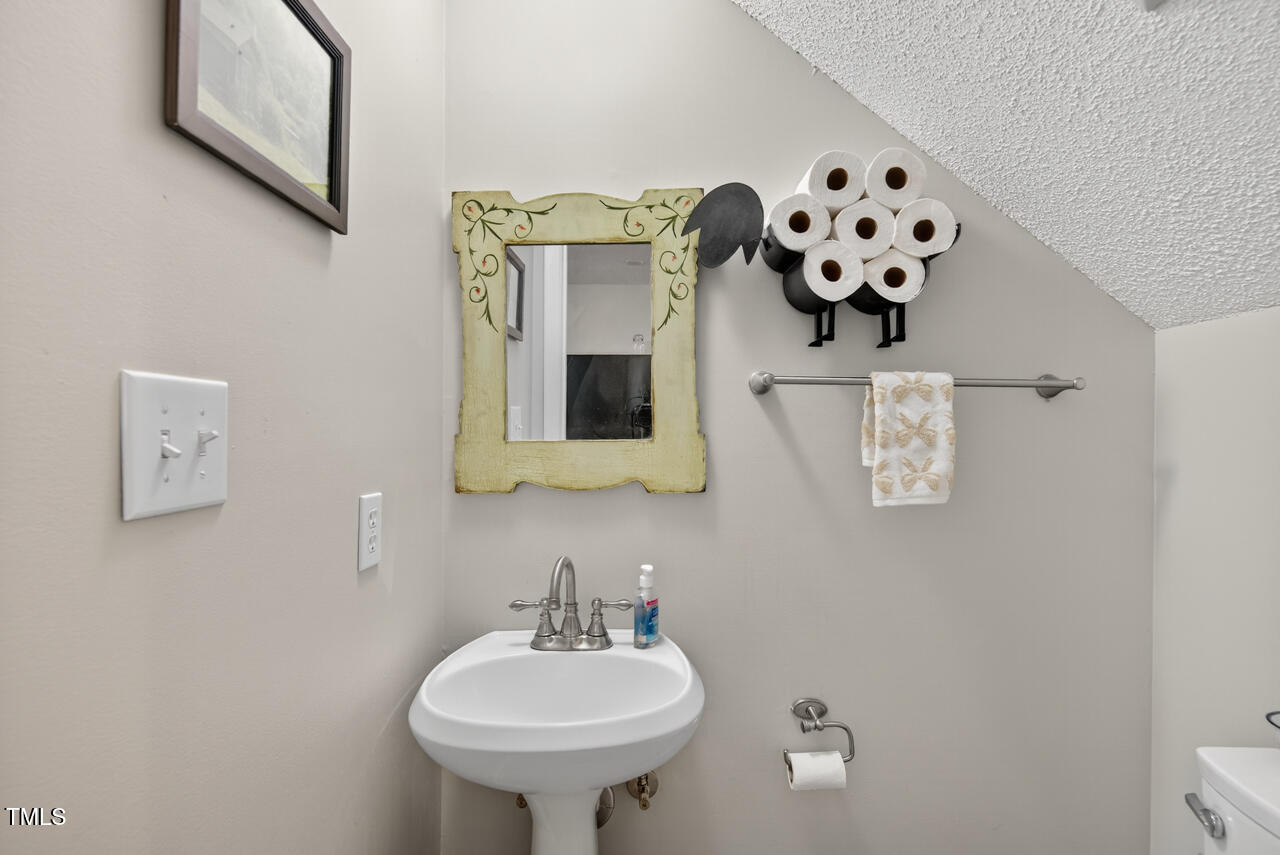 Chapel Hill, North Carolina 27516, United States, 2 Bedrooms Bedrooms, ,2 BathroomsBathrooms,Residential,Active,164614