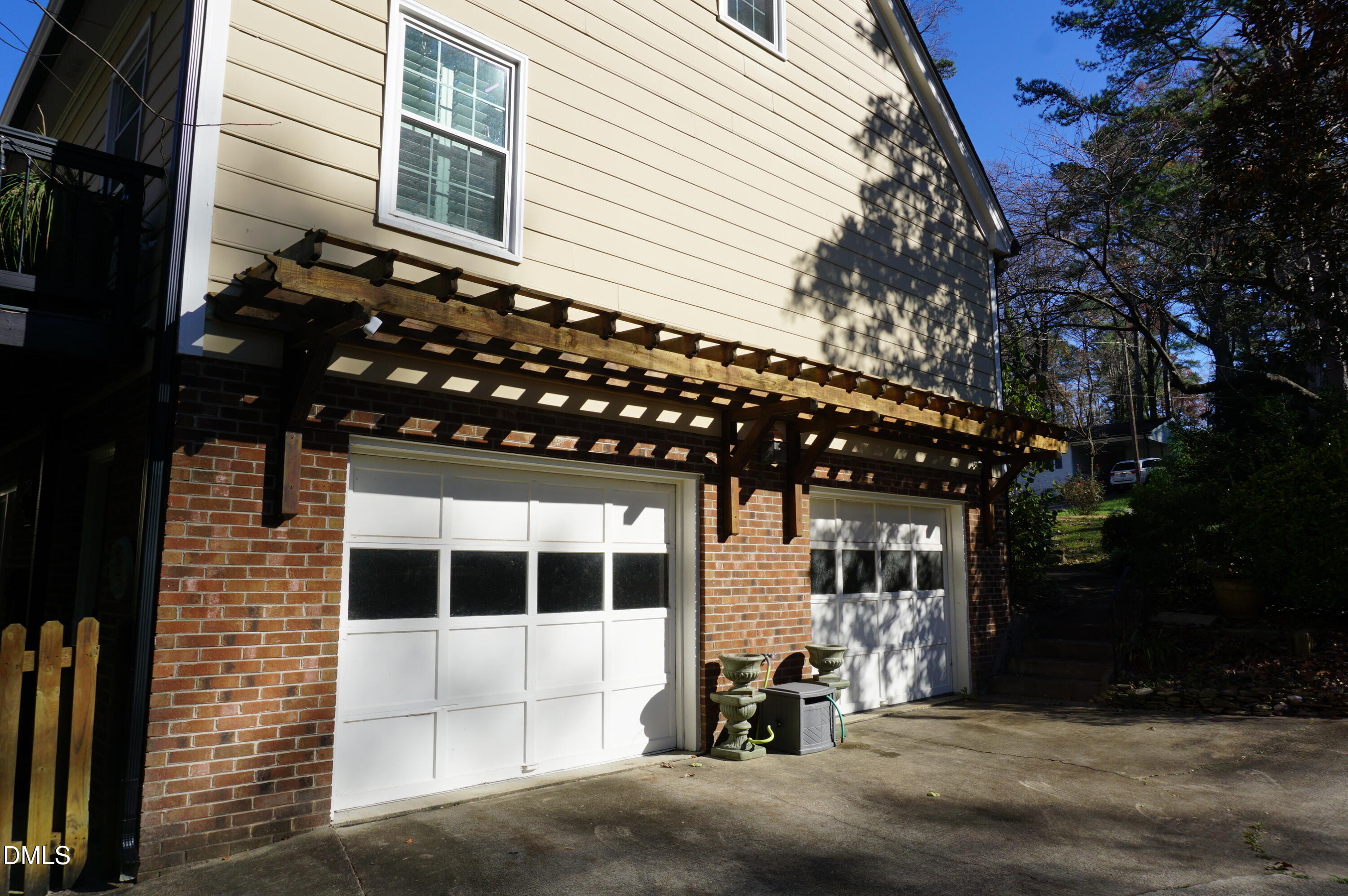 5013 Hollyridge Drive