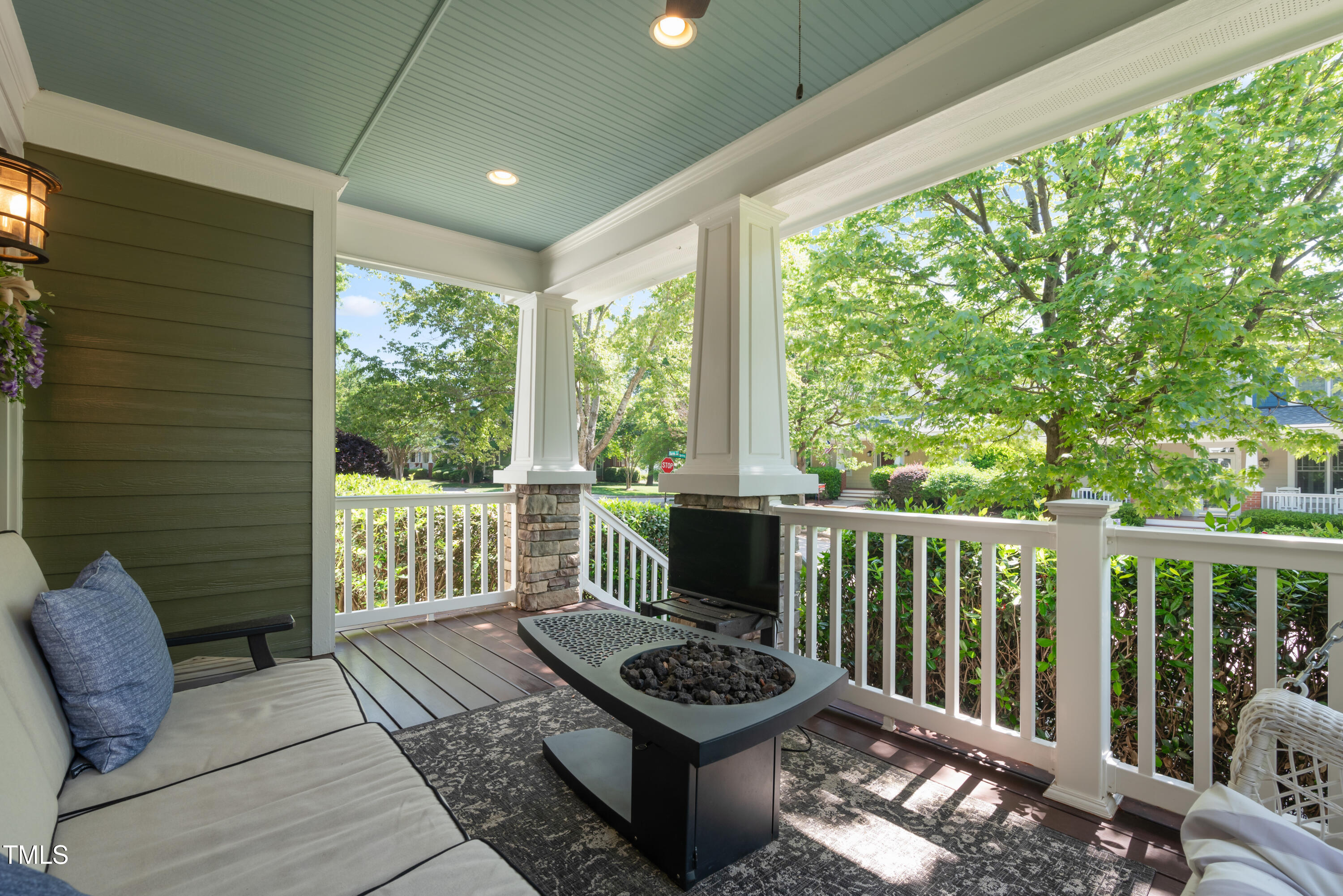 2121 Karns Place