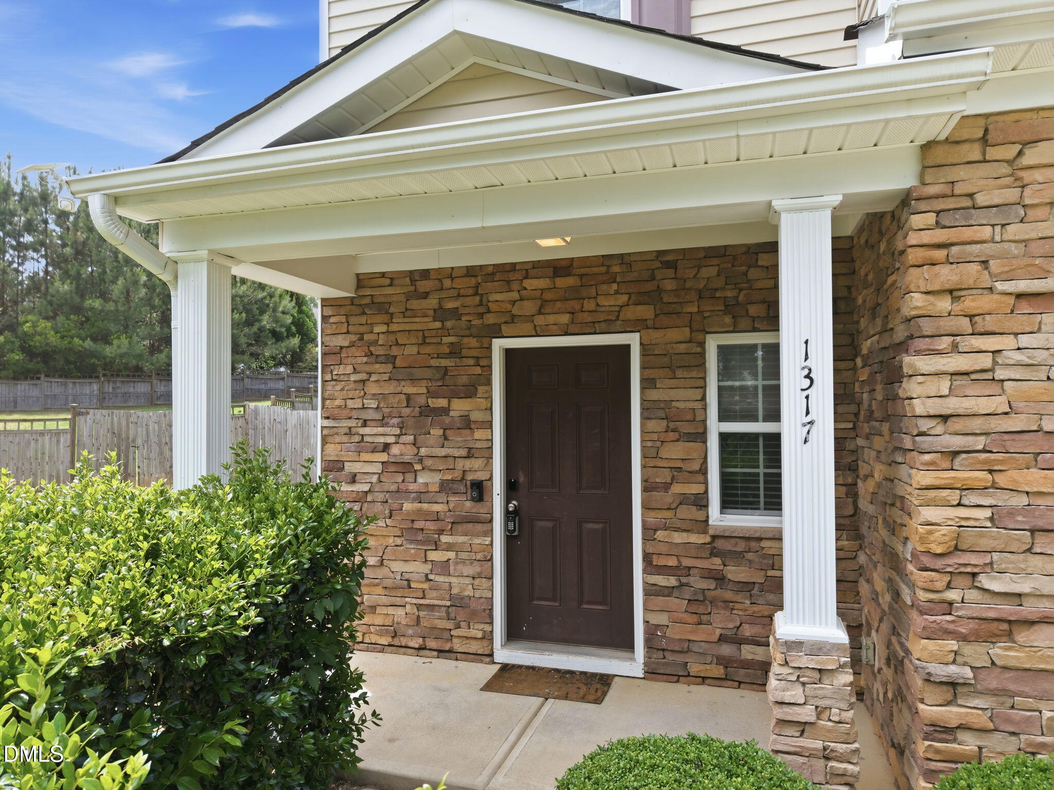1317 Hosmer Court