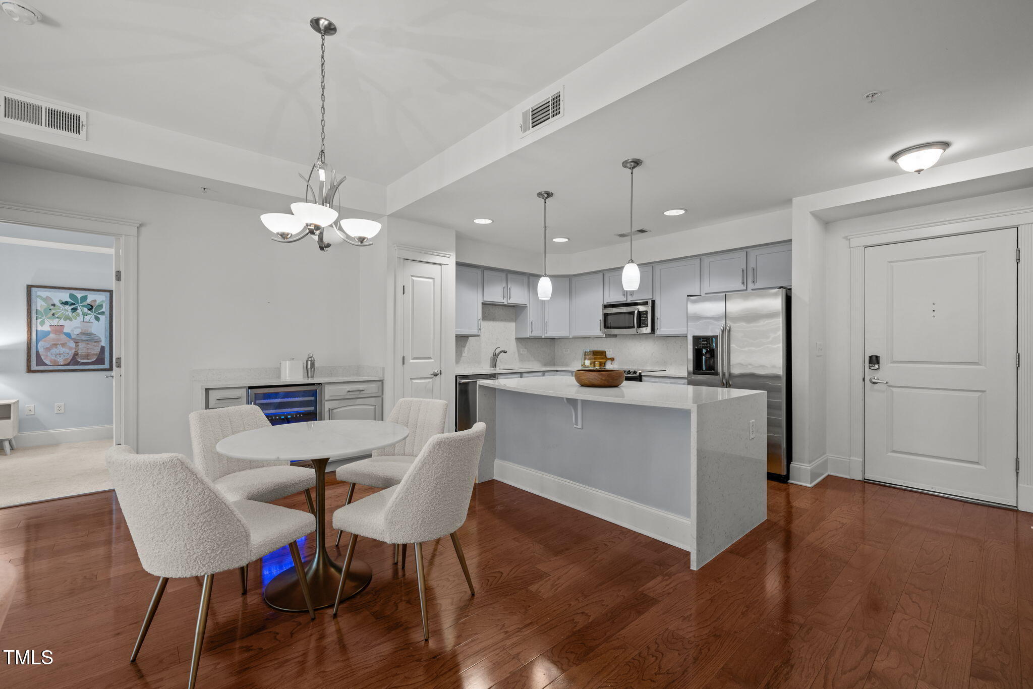 222 Glenwood Avenue 313