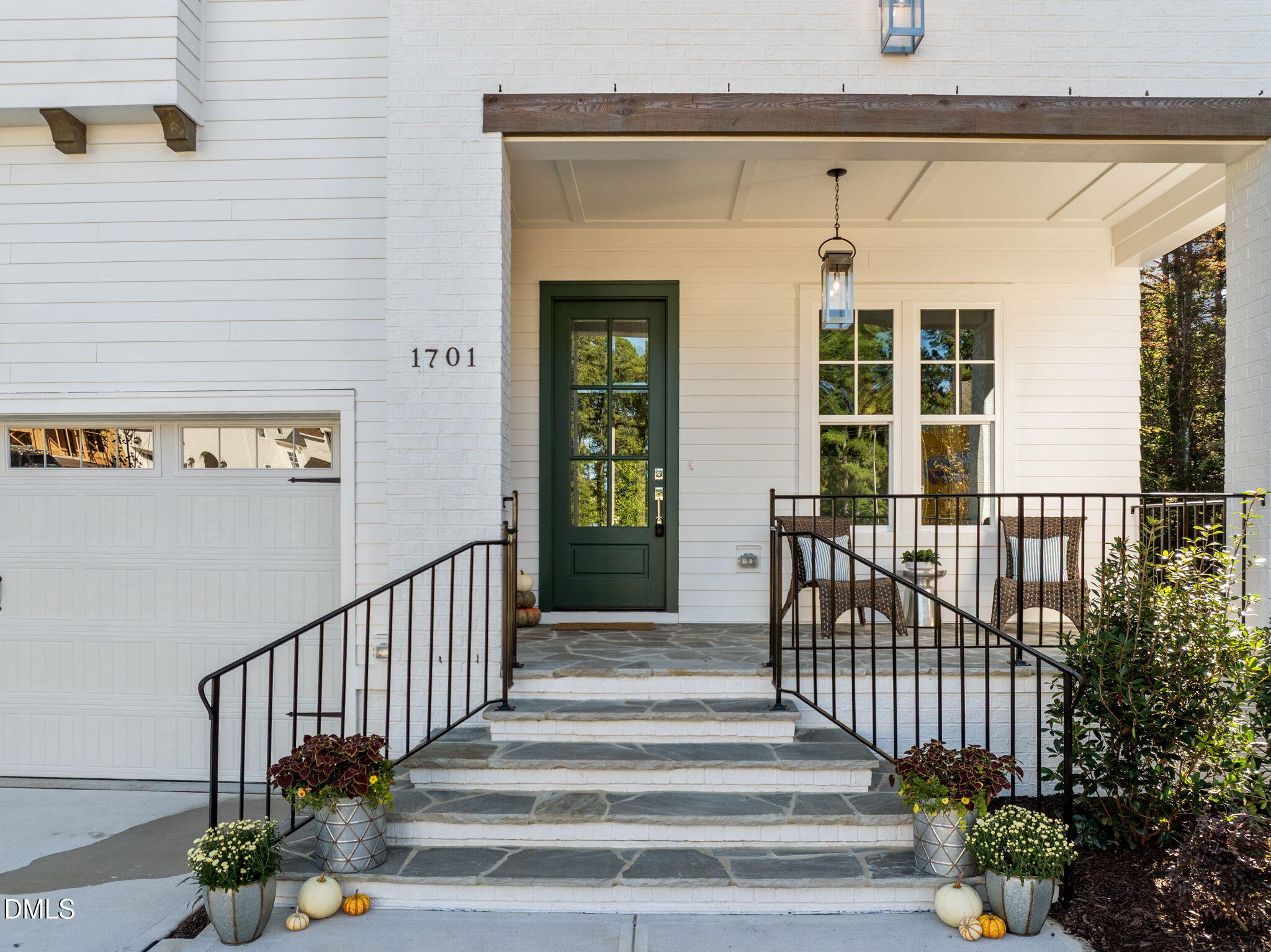 1701 Burnette Garden Path
